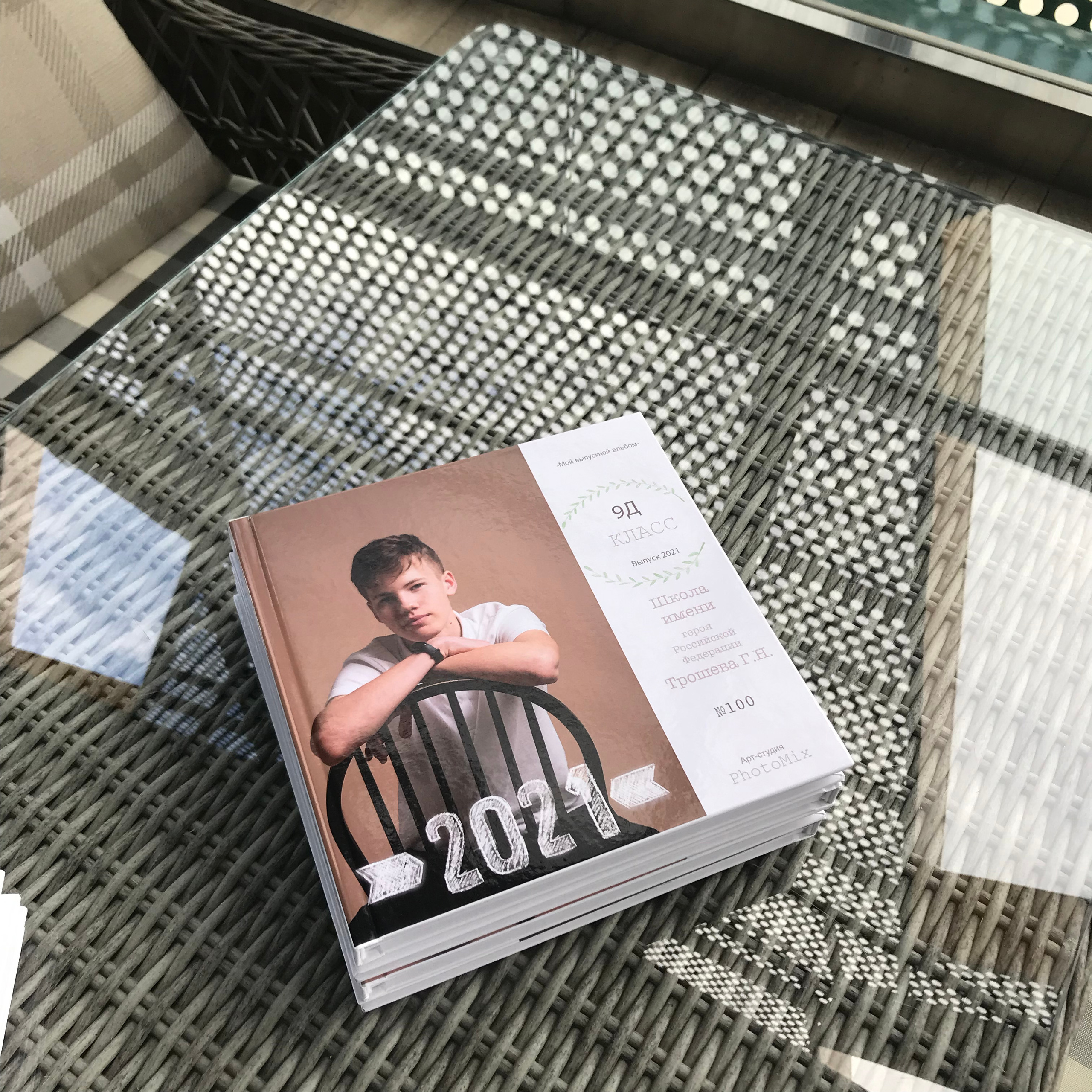 ШКОЛЬНАЯ ВЫПУСКНАЯ КНИГА (формат 23 на 23). Фотограф в Ростове на Дону