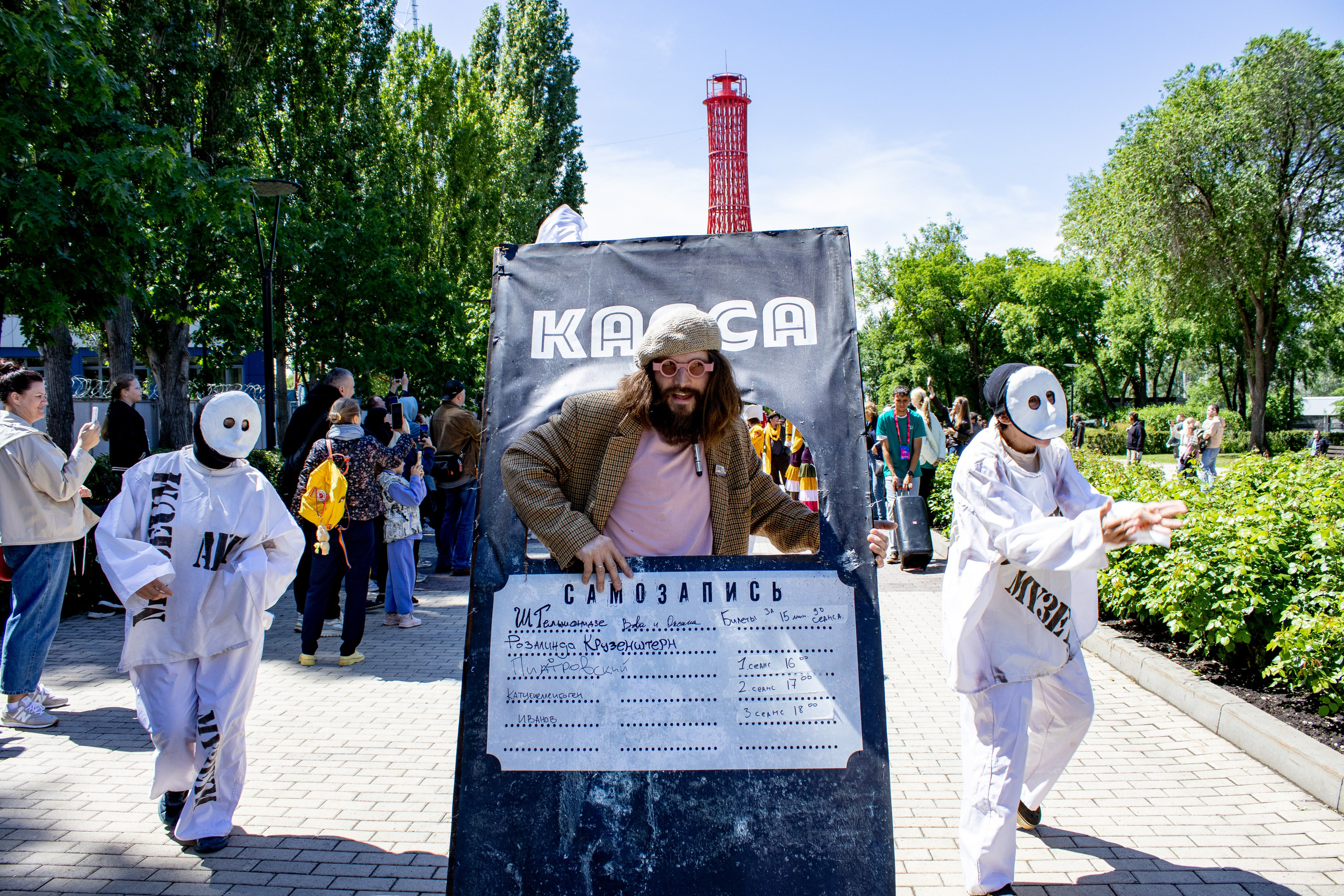 Street Theatre Parade / Platonov Fest, Voronezh. Photographer Natalia Mershina