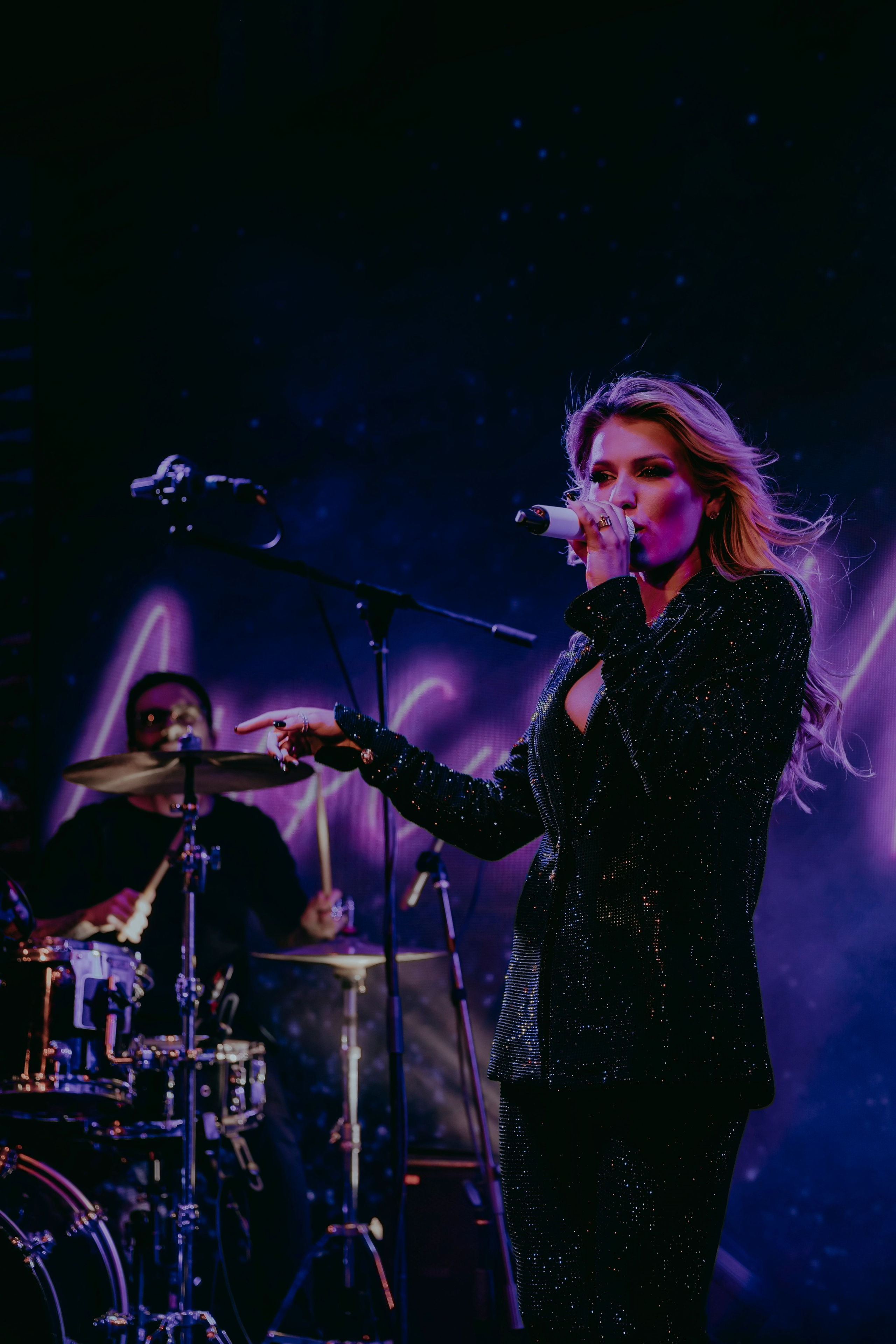 «Первая Леди»: новый альбом Люси Чеботиной. «Птичка на проводе»: информационный портал в Москве