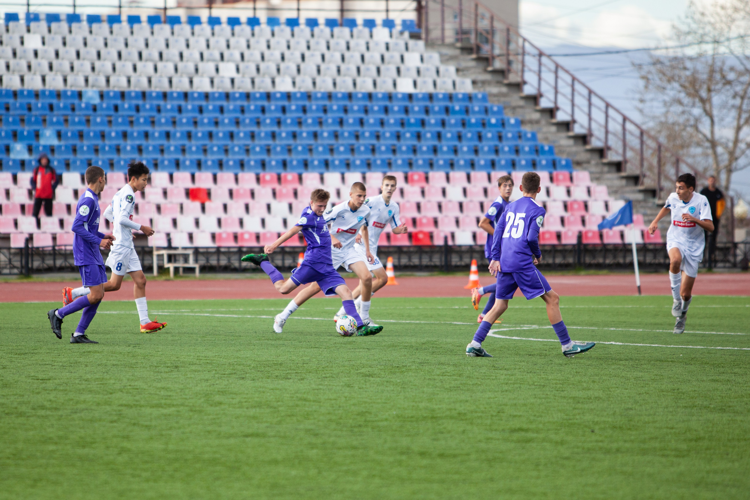 Матч юношеской футбольной лиги между командами СШ «Сахалин» и «СШОР № 1» (Комсомольск-на-Амуре). Кутузов Евгений Фотограф в Южно-Сахалинске