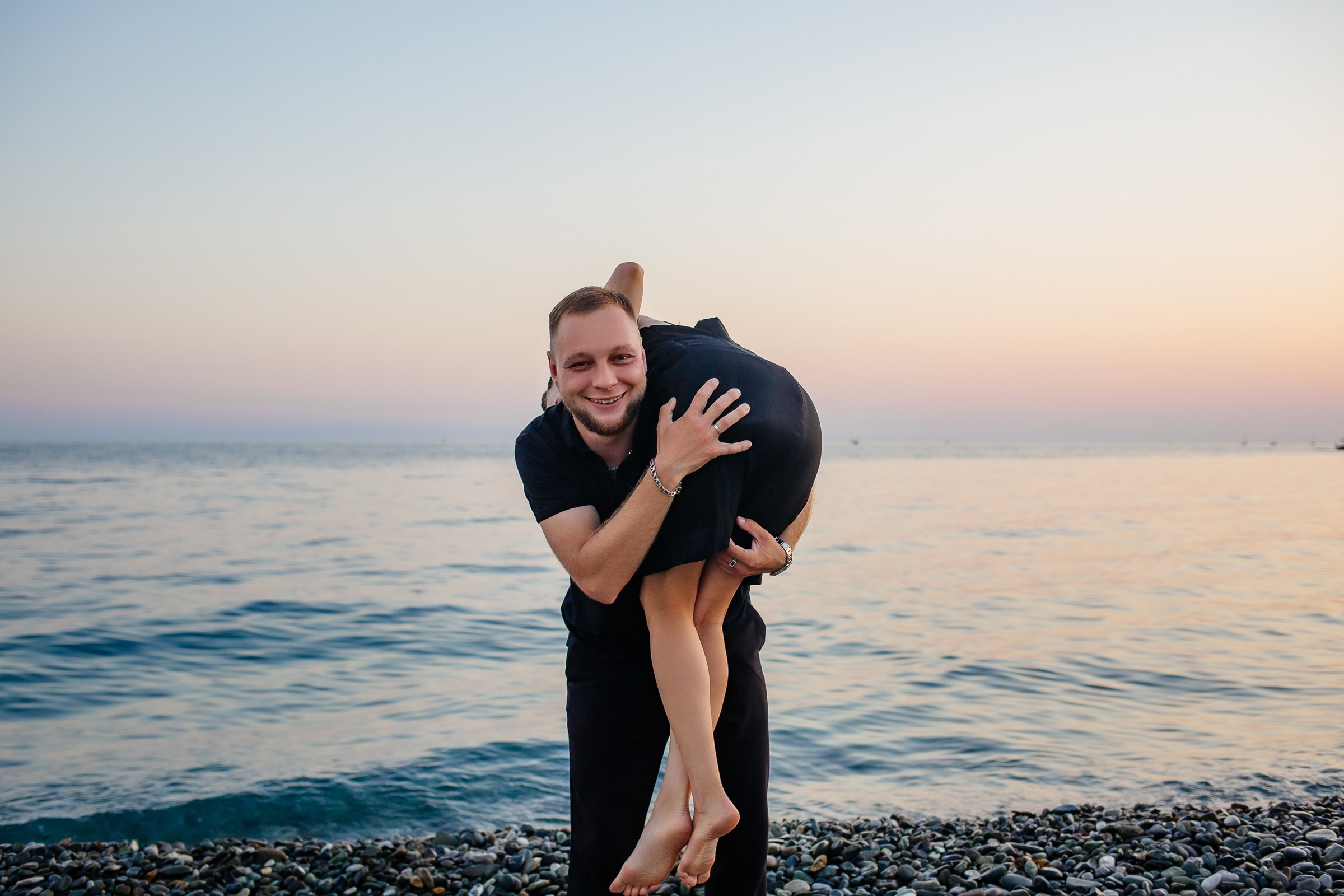 Лавстори фотосессия на закате в Адлере. Фотограф Сочи Адлер. Солькаева Анастасия