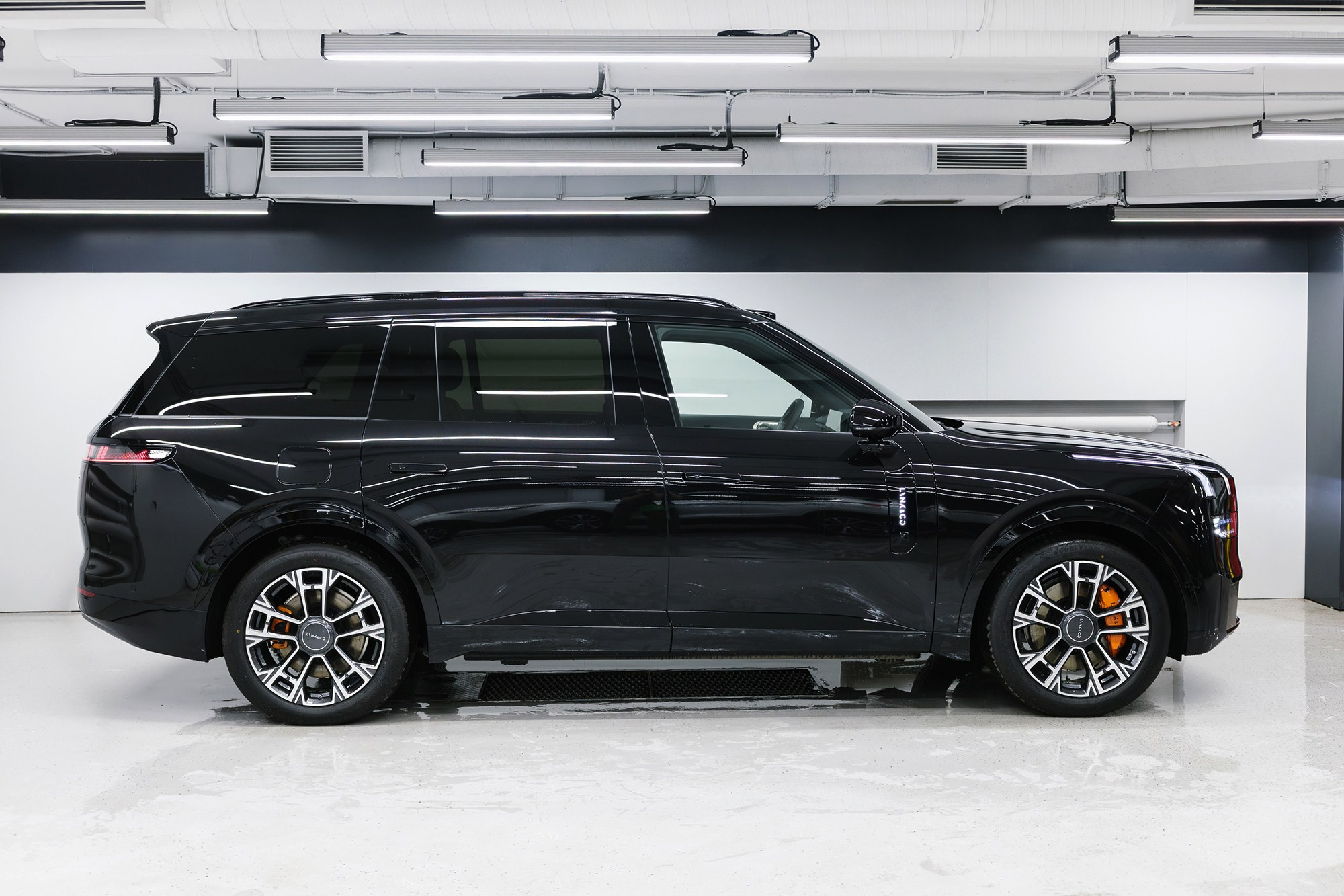 Lynk & Co 900 Ultra 2,0hyb 4WD AT (734 л. с.). Автосалон «Х-Авто»