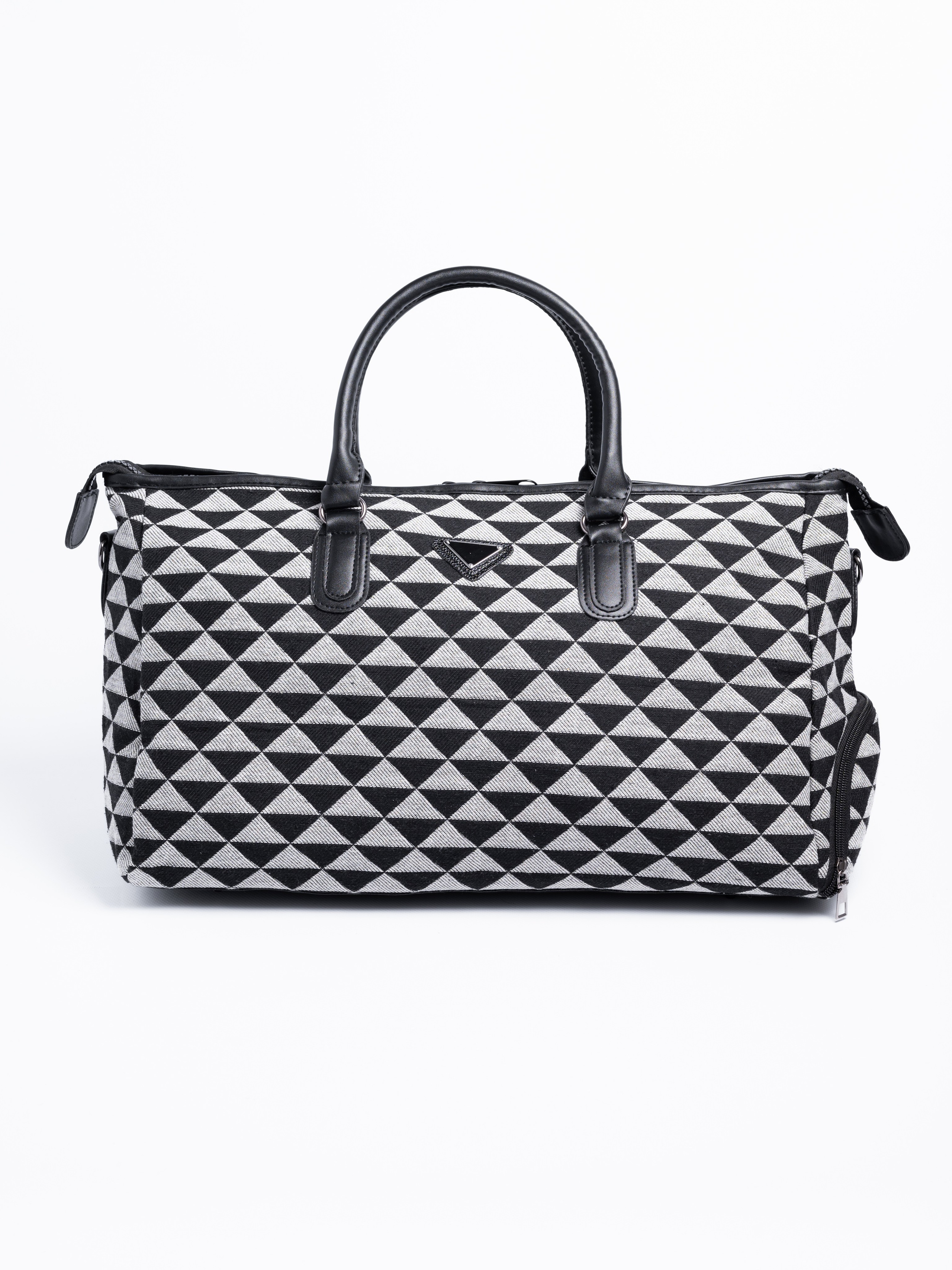 Сумки спортивные. Предметный фотограф, фото для маркетплейсов Пятигорск, КМВ