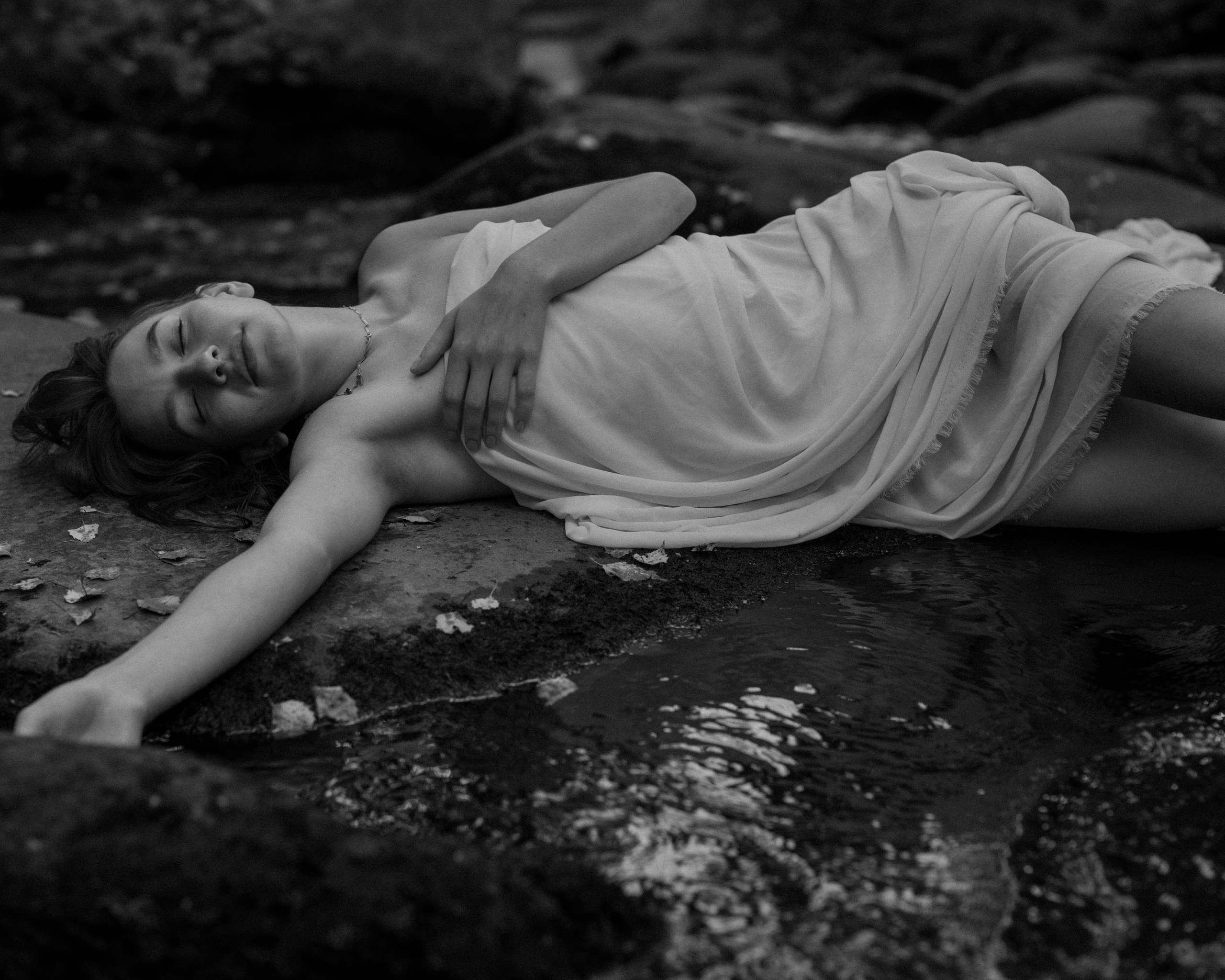 Аня. Женский фотограф. Создатель украшений ручной работы. Модель