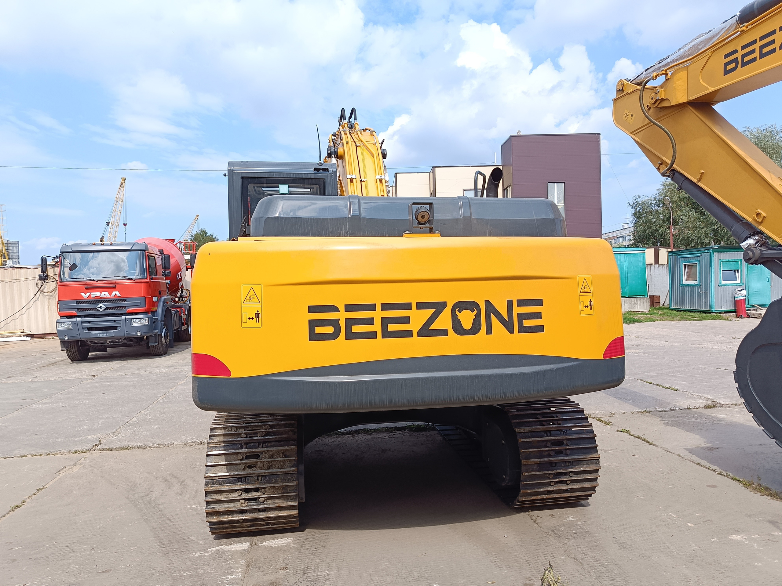 Фото гус. экс. Beezone В210EW. Продажа и обслуживание грузовой техники и спецтехники в г. Новосибирск компания СТИ