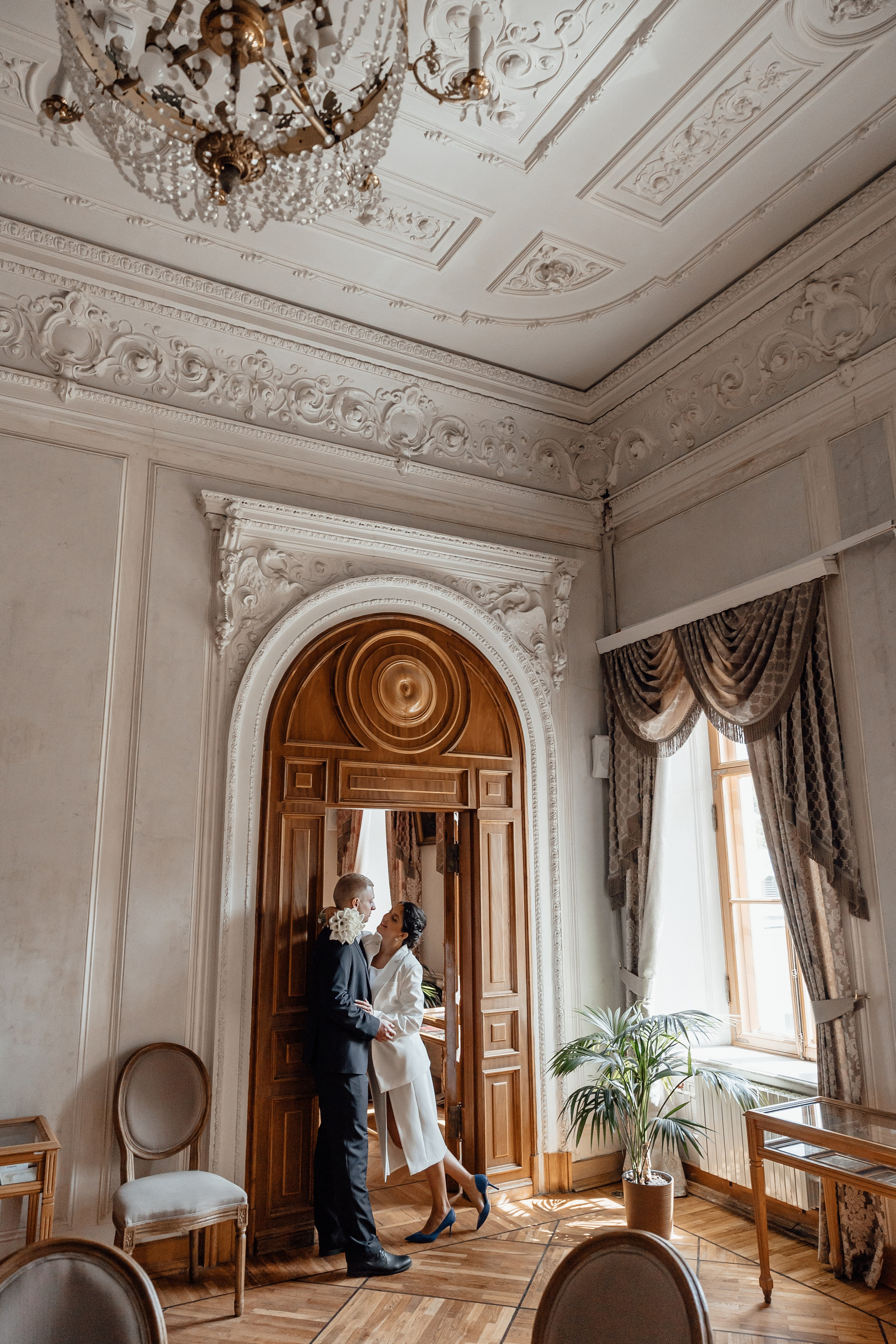 свадебная фотосессия в библиотеке читальне Пушкина