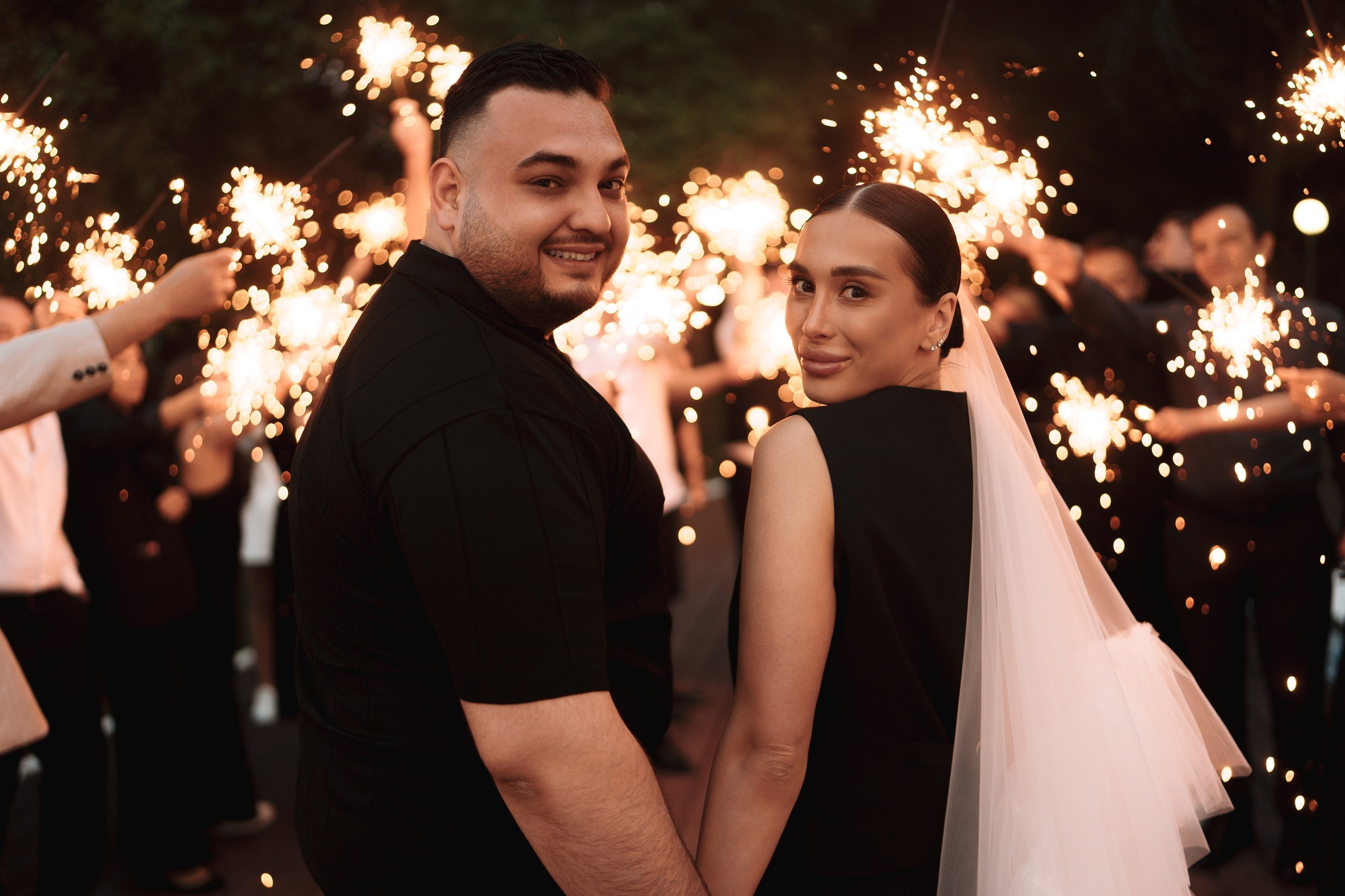 Свадьба 7 июня 2026 года — фотосессия, ЗАГС и банкет в шатре «Под облаками» в Нагаево с ведущим Артуром Ильясовым