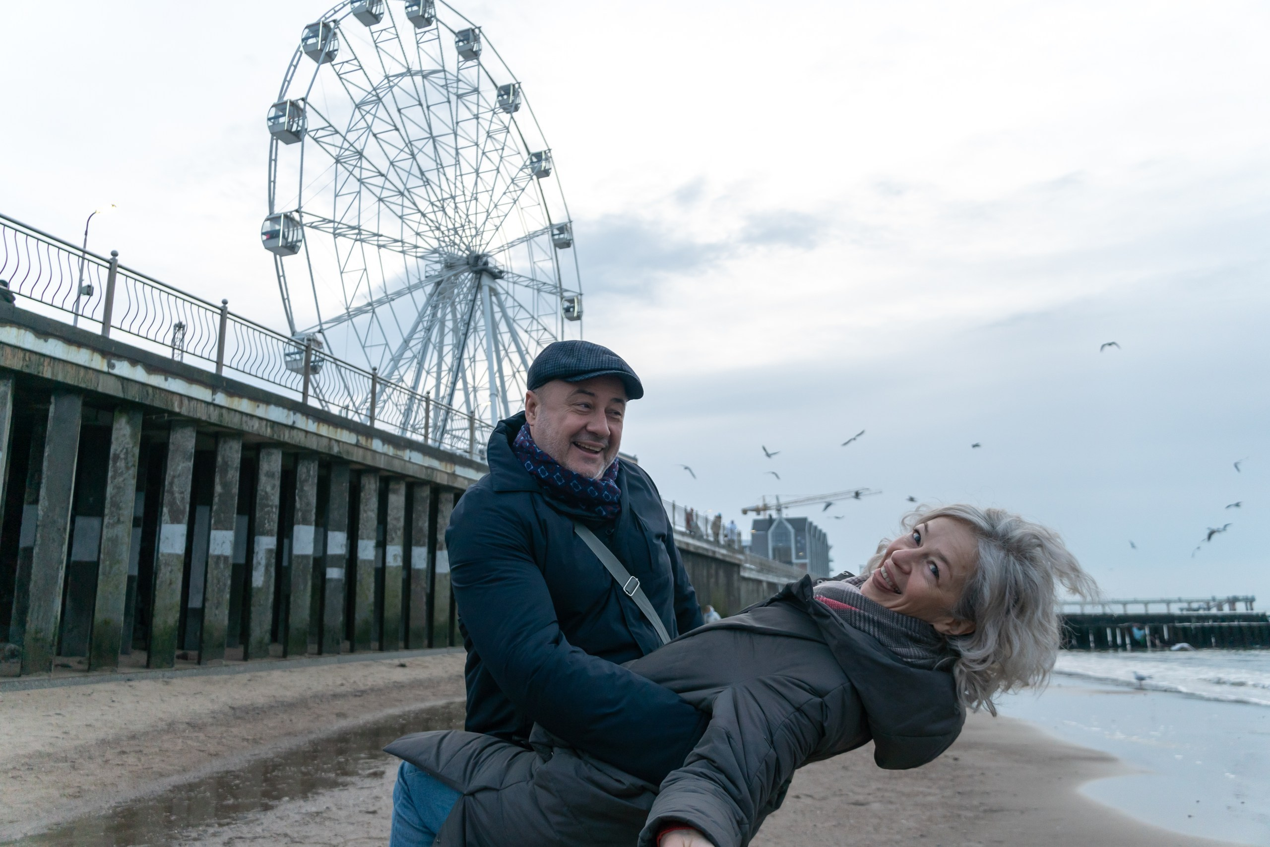 Двое в Новогоднем Зеленоградске. Фотограф Татьяна Рутковская Калининград