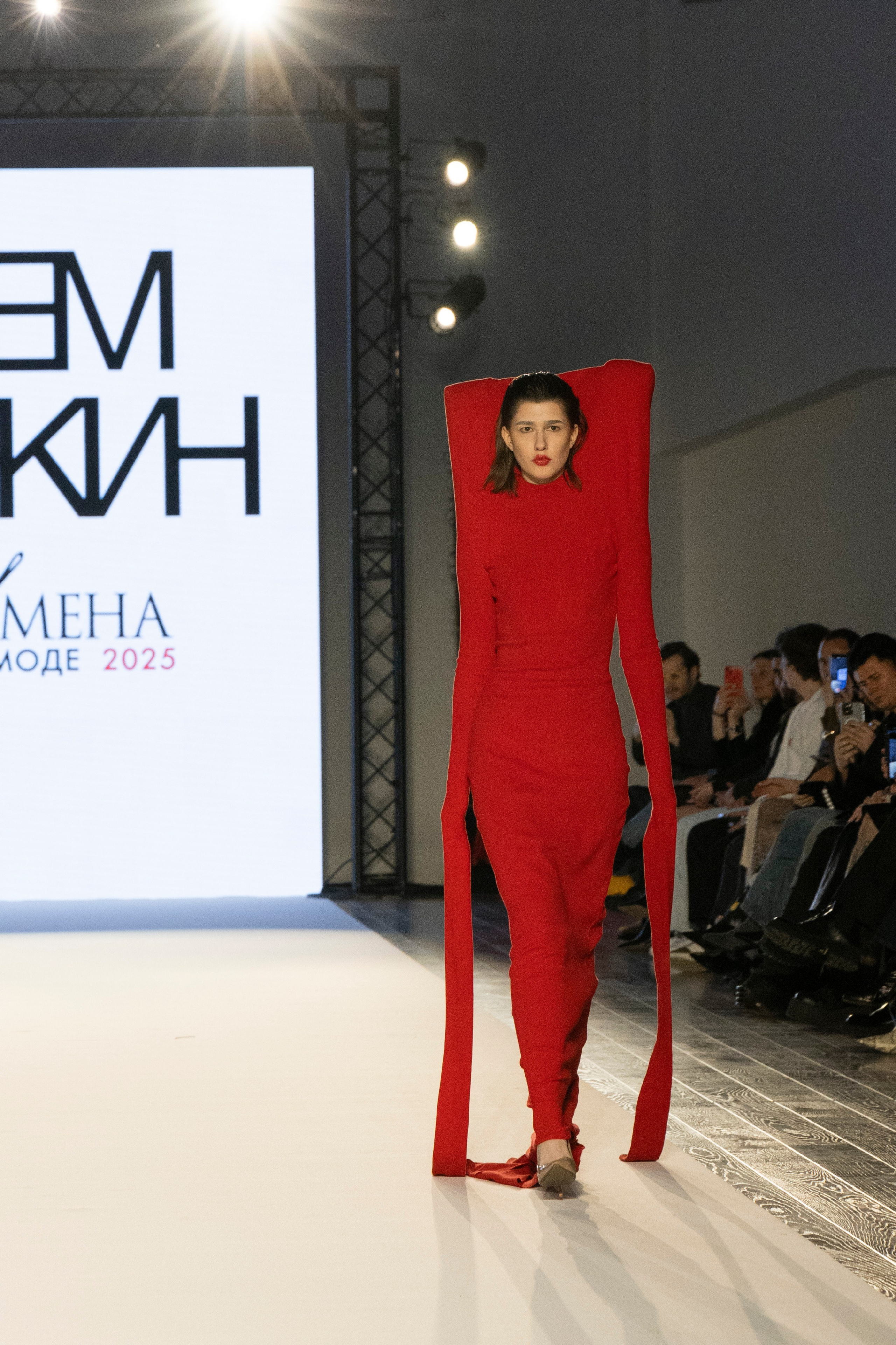 ДЛТ Собака.ru показ победителей конкурса «Новые имена в моде 2025». FOTOFAQ SKOOL г. Санкт-Петербург: очные, дистанционные и онлайн курсы фотографии