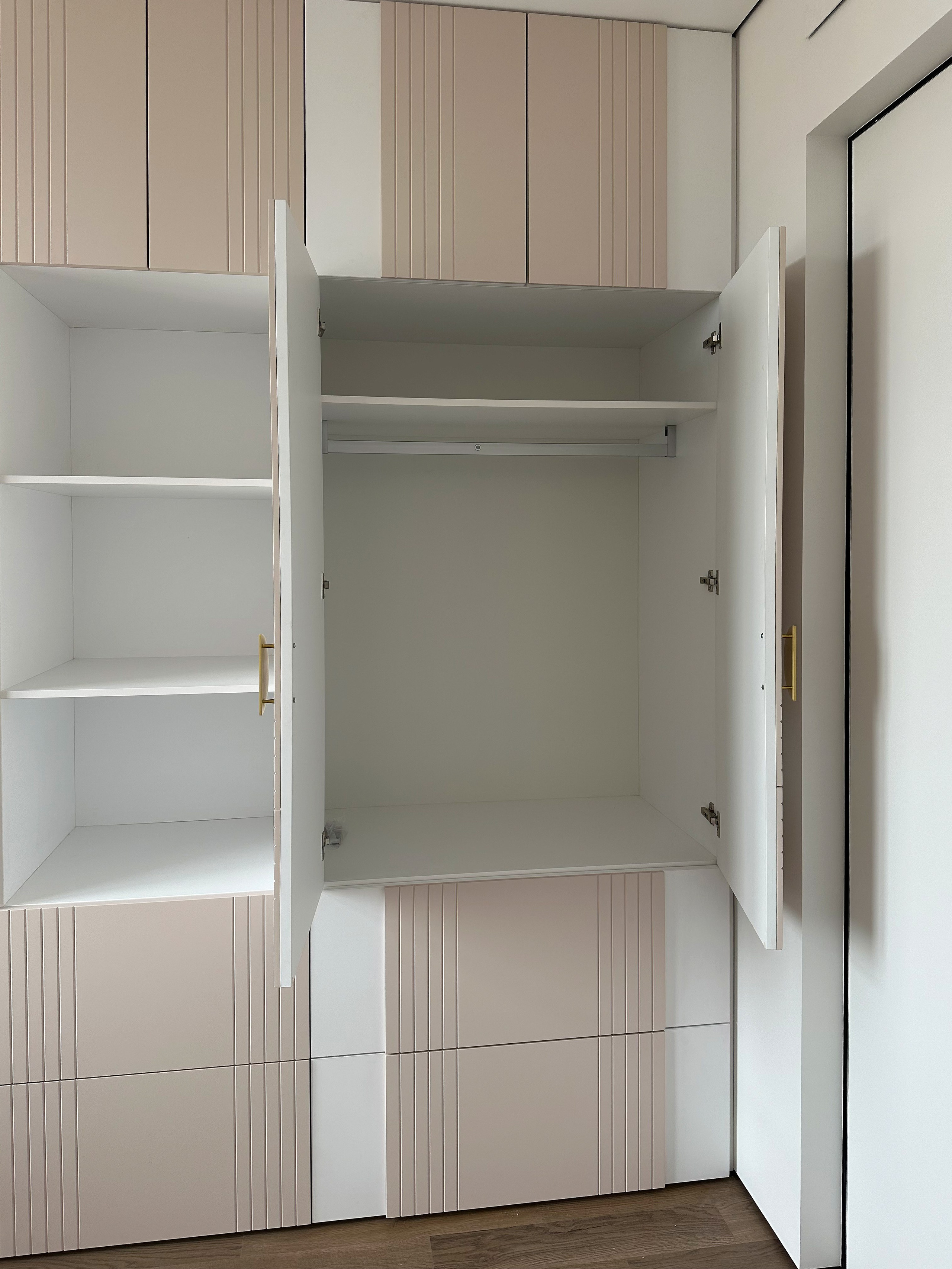 Спальни и гостиные. Мебель на заказ в Евпатории