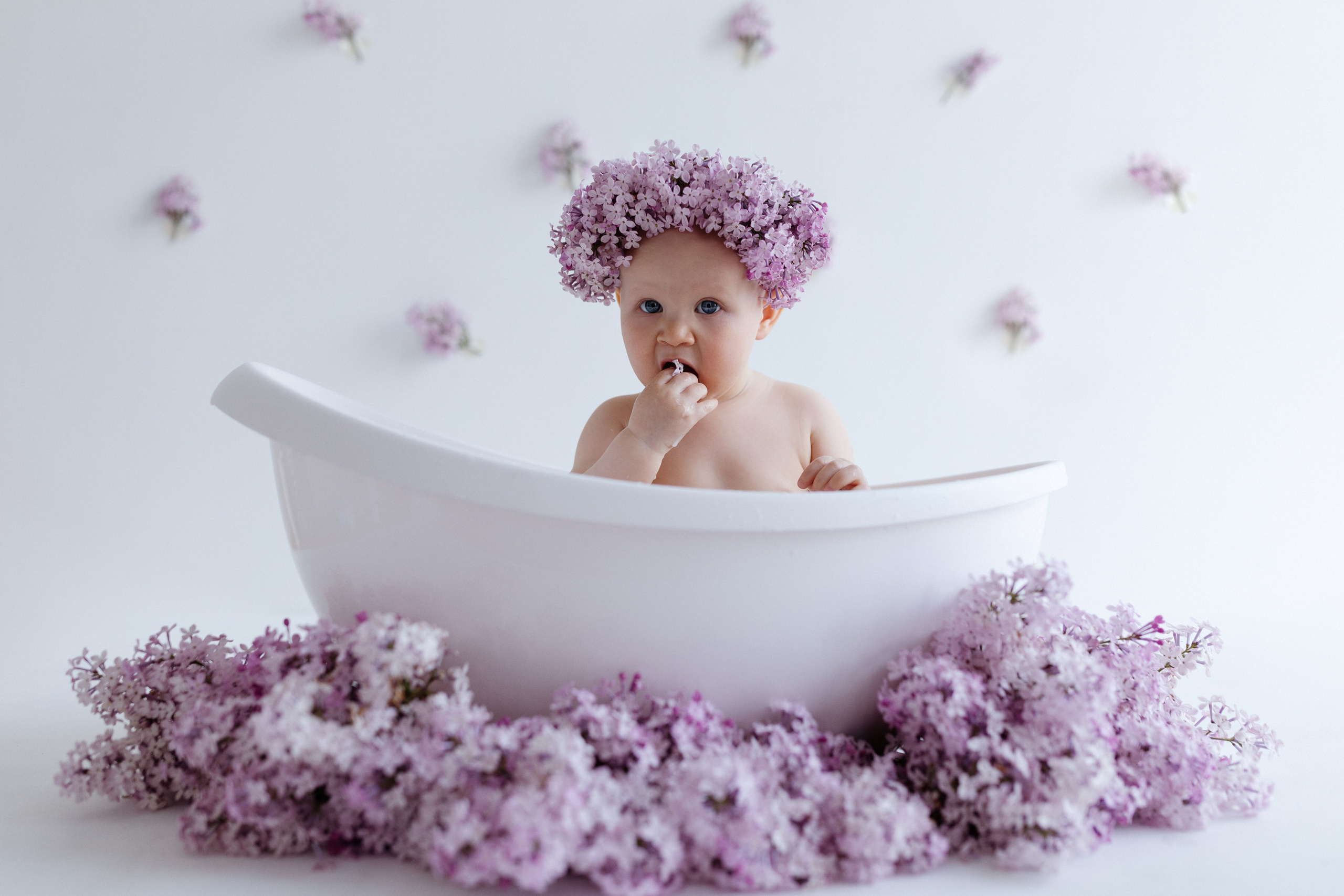 Малышки и сирень. Фотограф на годик Хабаровск Детский и семейный фотограф в Хабаровске Юлия Матвиенко