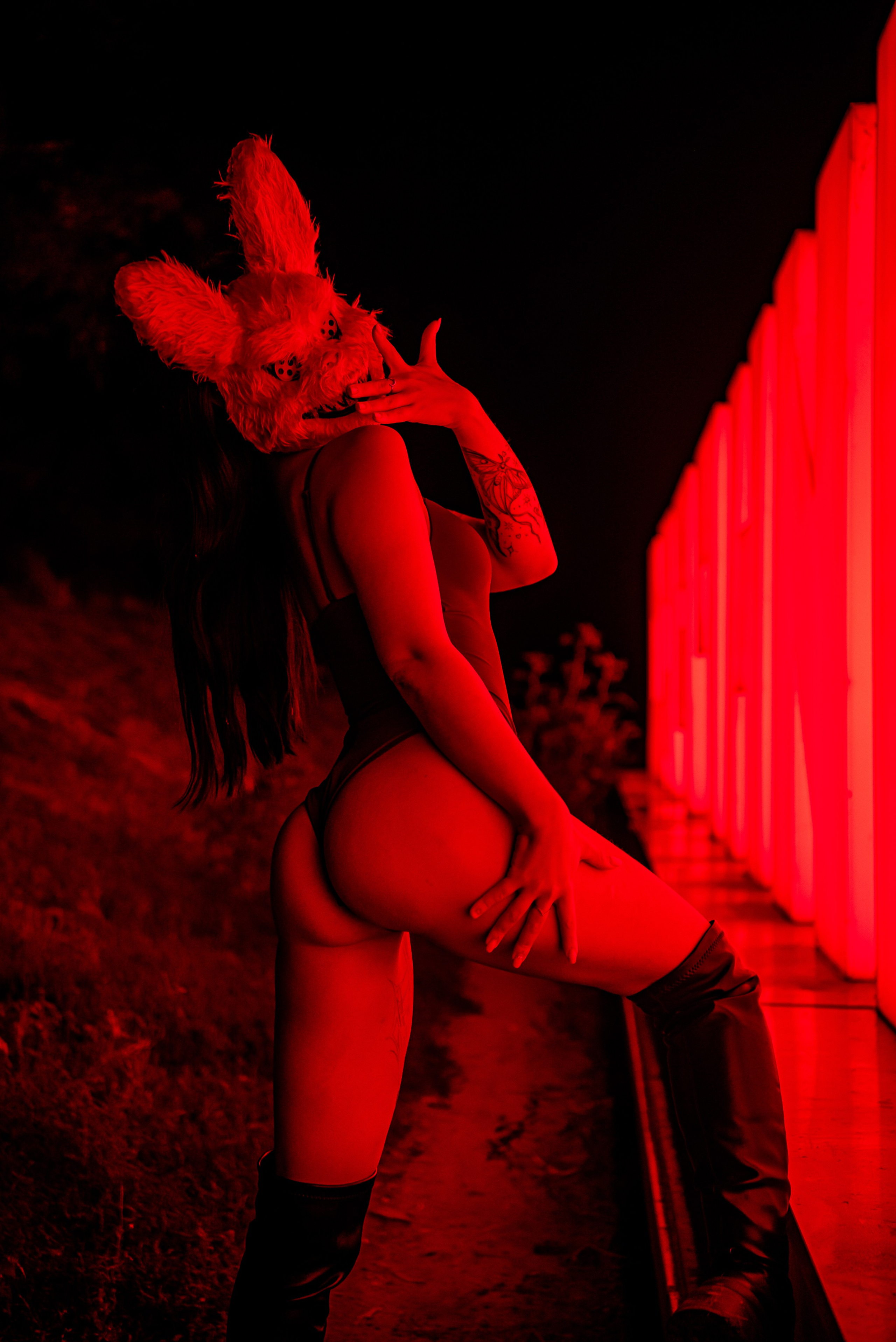 Гранж портрет в Волгограде - намеренно шумная и контрастная обработка.