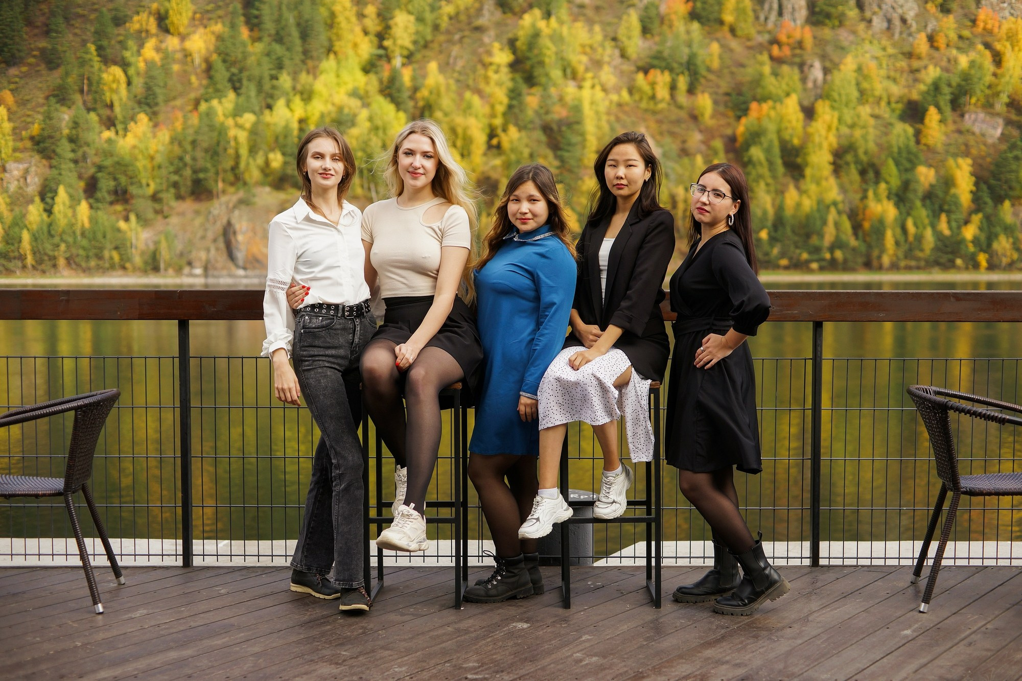 Идеи для школьной фотосессии осенью: 9 и 11 класс. СИГМА | Студия выпускных альбомов Красноярск