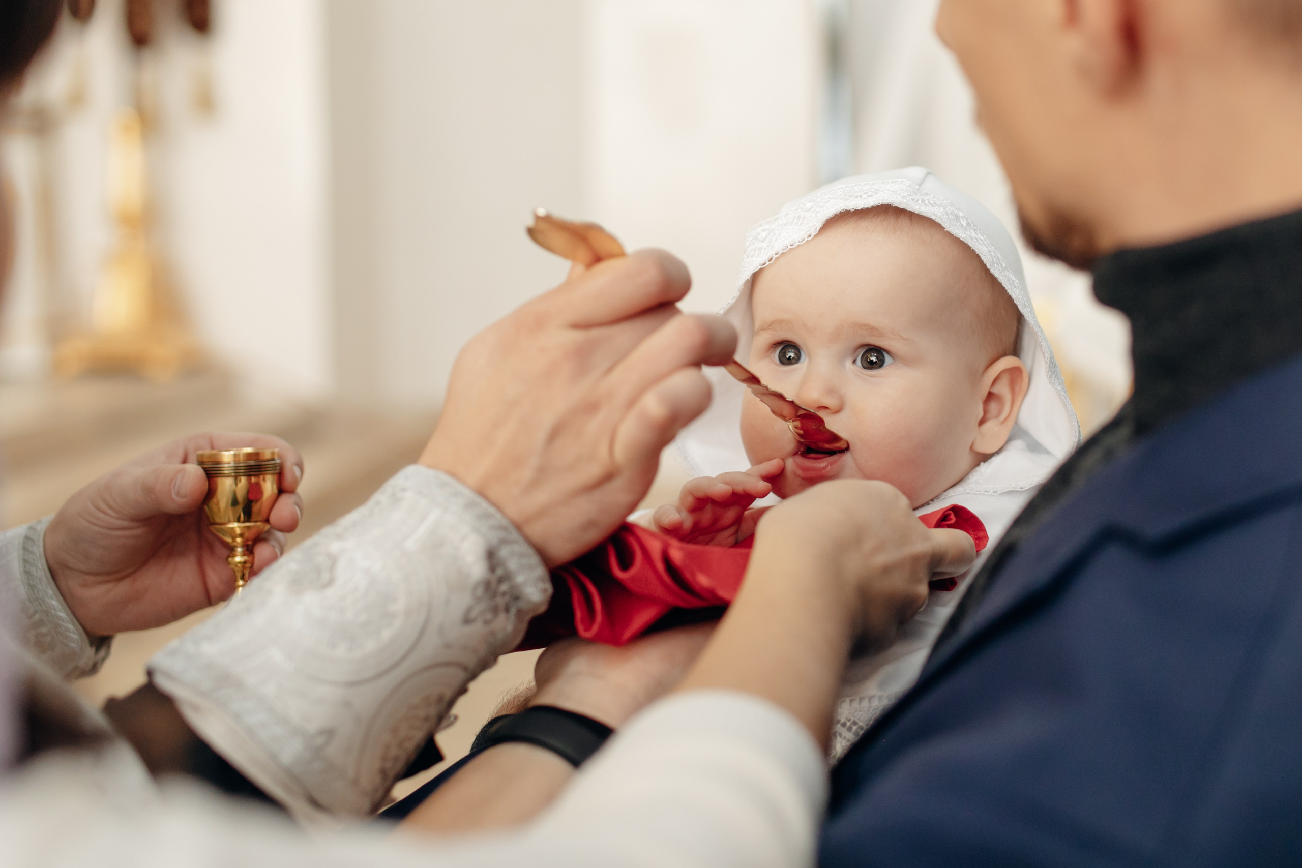 Крещение ребенка в Смольном соборе СПб. Фотограф крещение венчание в Петербурге! Помогает подобрать храм и посоветовал душевного батюшку в СПб