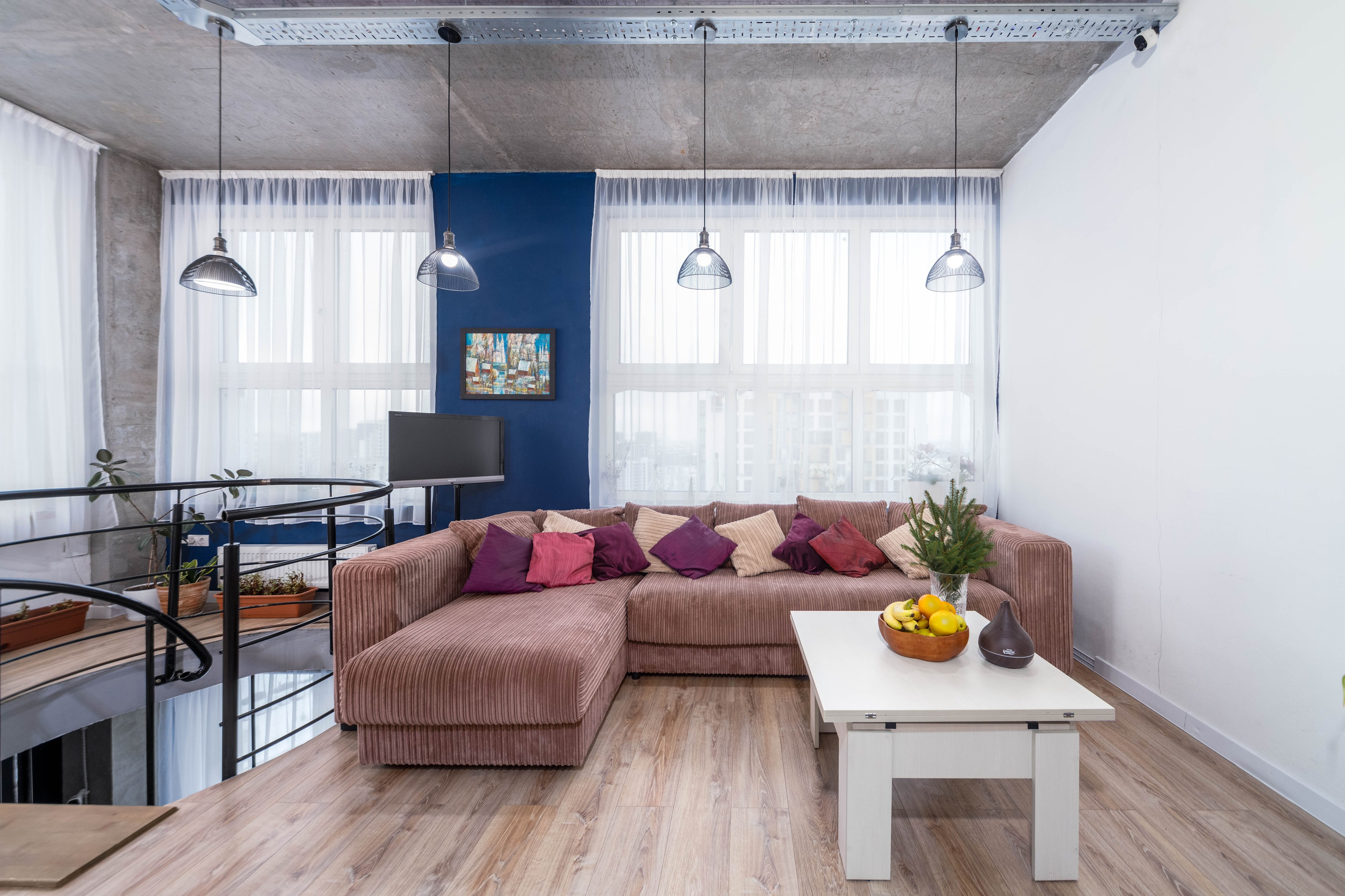 Интерьер кухни-гостиной в пентхаусе в ЖК Минск Мир