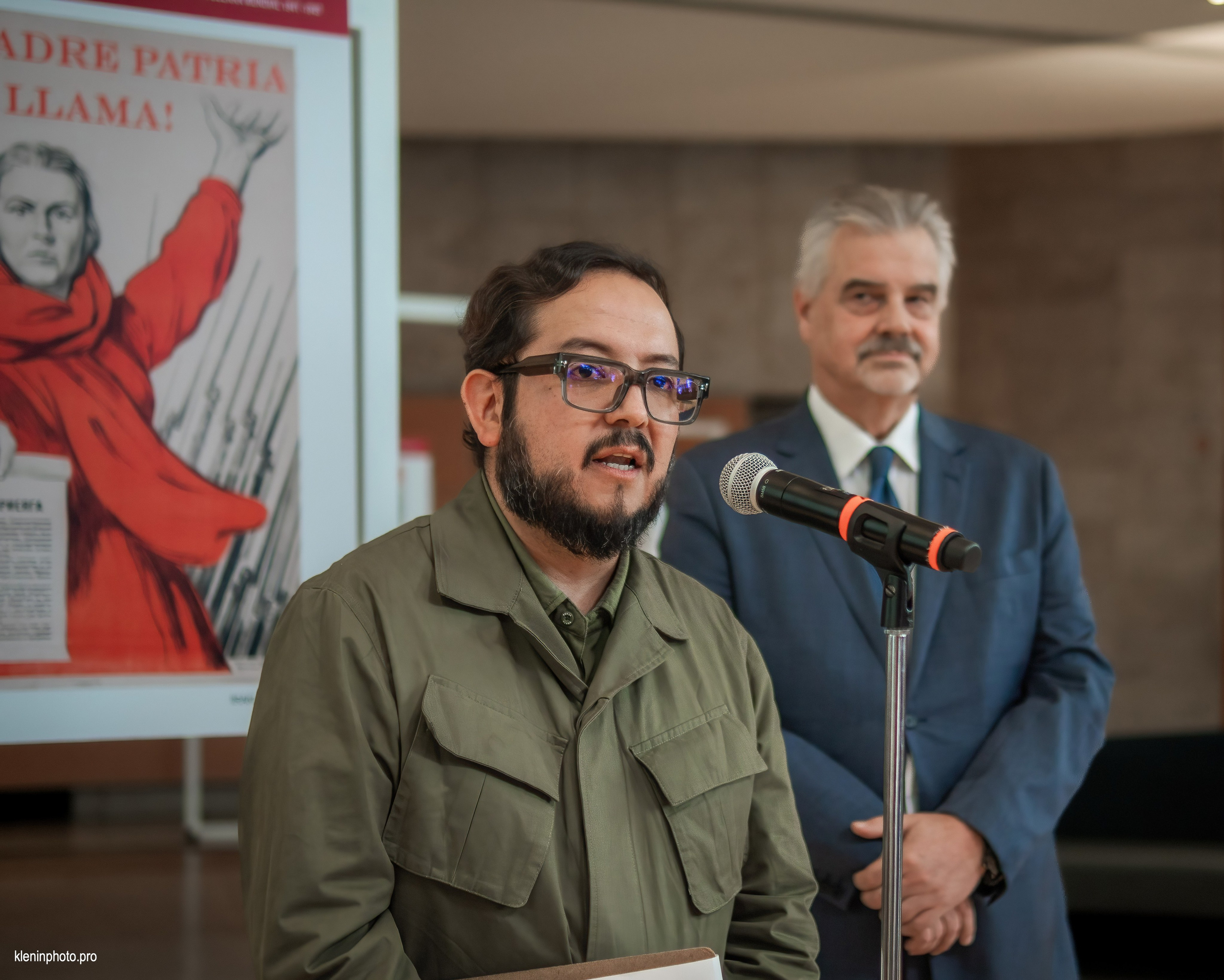 Posters of the Great Patriotic War. CDMX Photography | Alex Klenin| Portrait & Event Photographer
