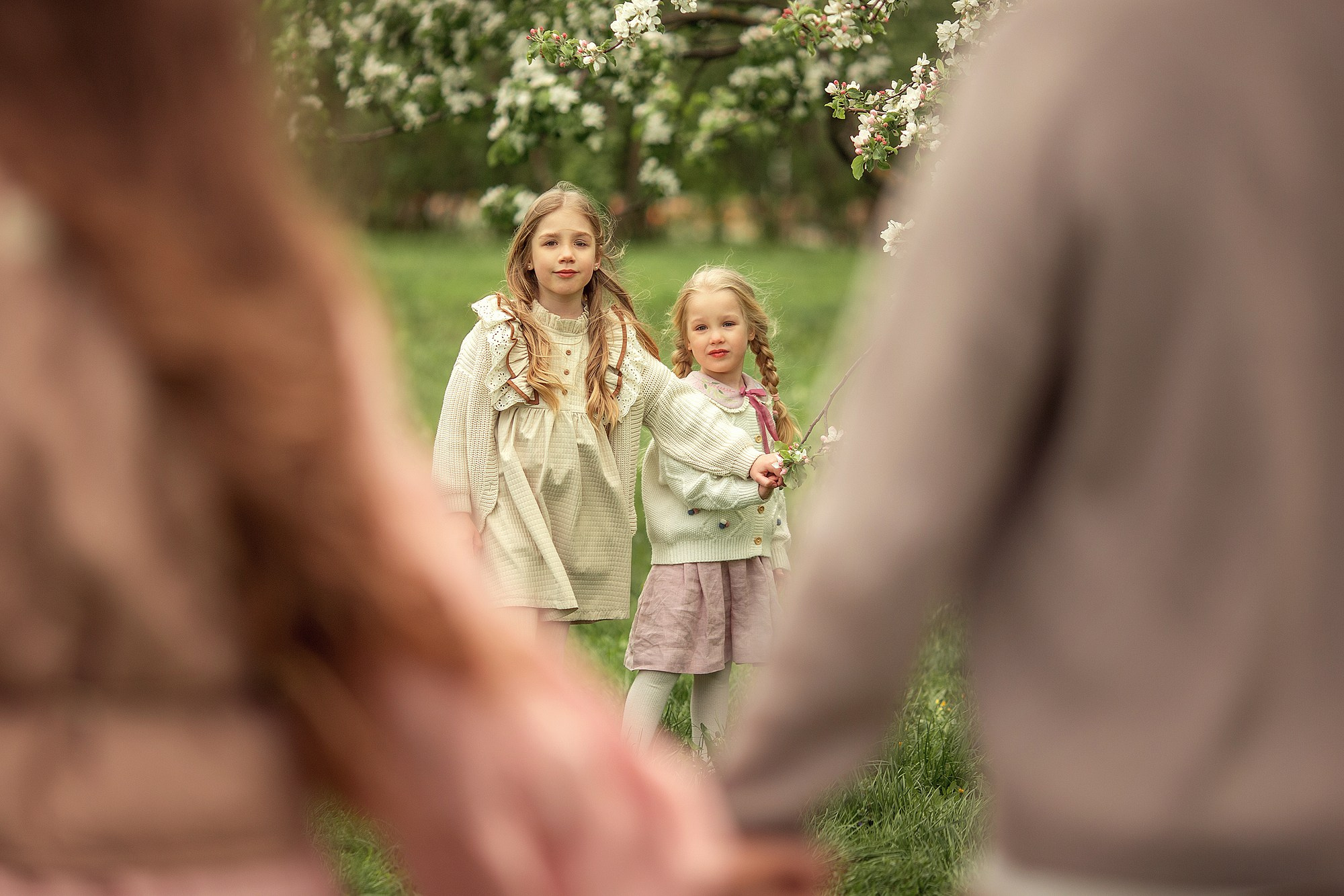Искренняя семейная фотоистория в цветущем саду. Tatyana Nadezhdina Family photographer