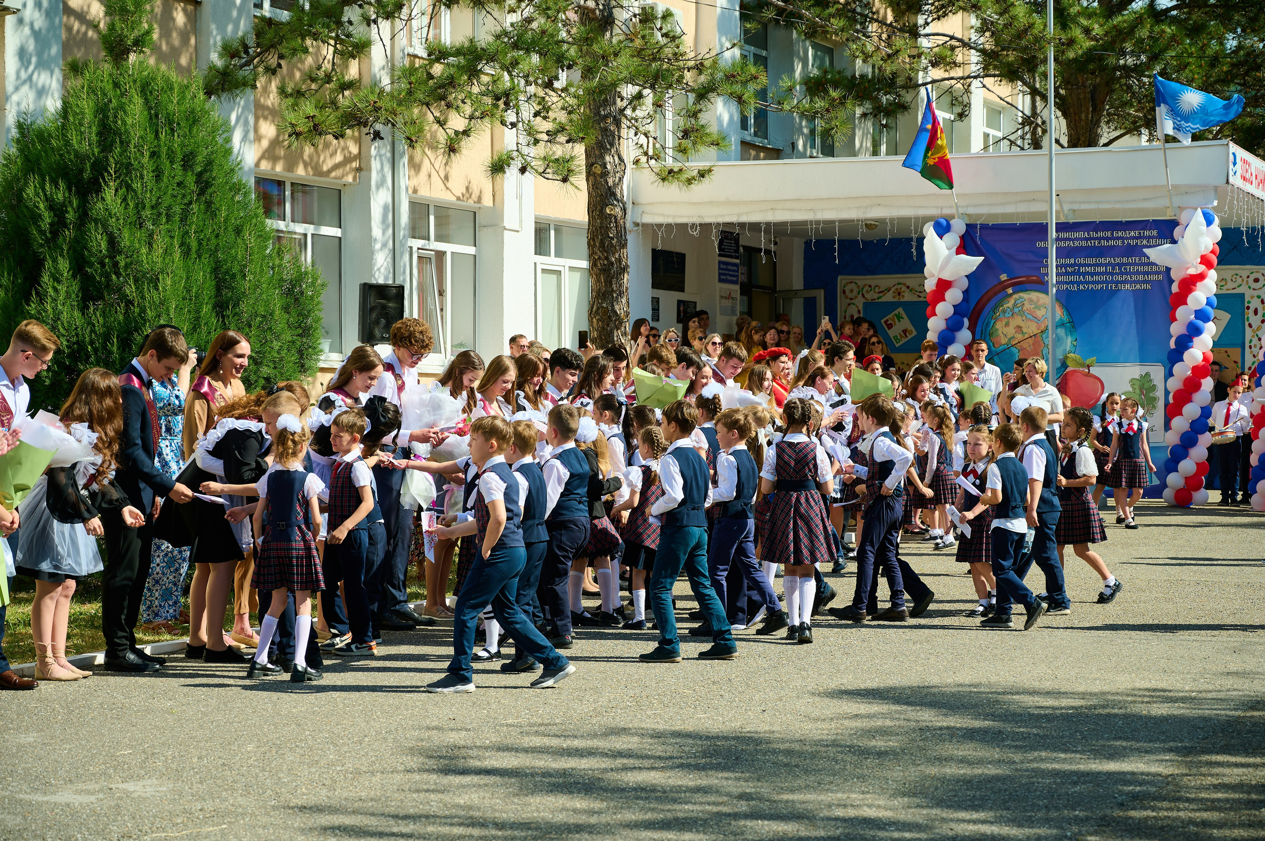Последний звонок 2025. Жизнь курорта Кабардинка в фотографиях