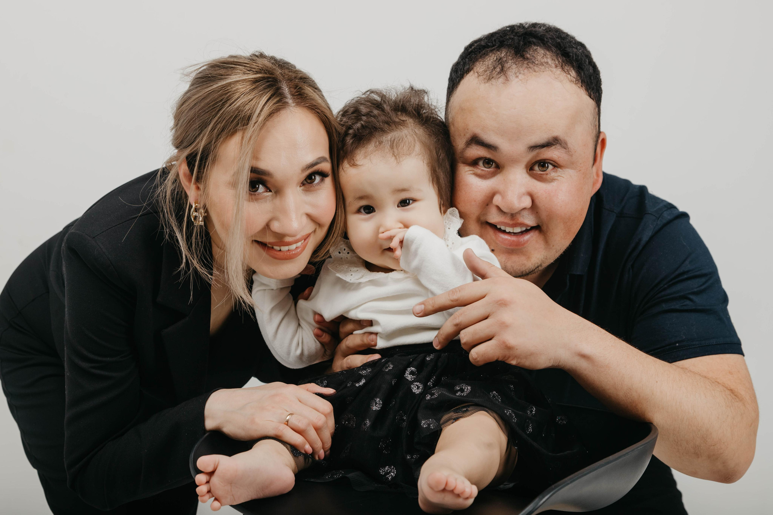 Семейная фотосессия Нурзата, Айшы и прицессы Айганым. Свадебный, семейный и портретный фотограф в Алматы, Костанай