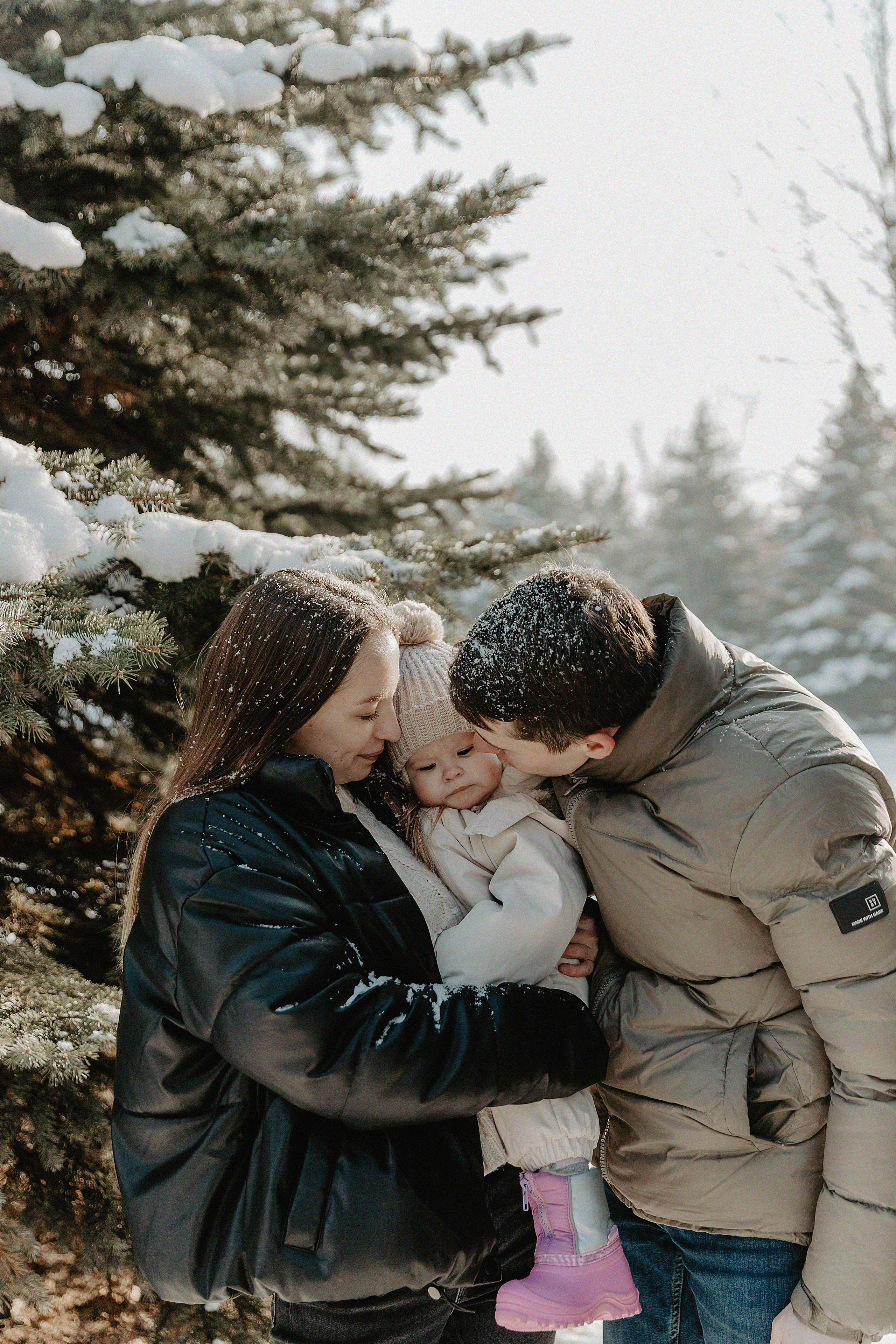 Семейная фотосессия в Парке 1го Президента. Свадебный, семейный и портретный фотограф в Алматы, Костанай