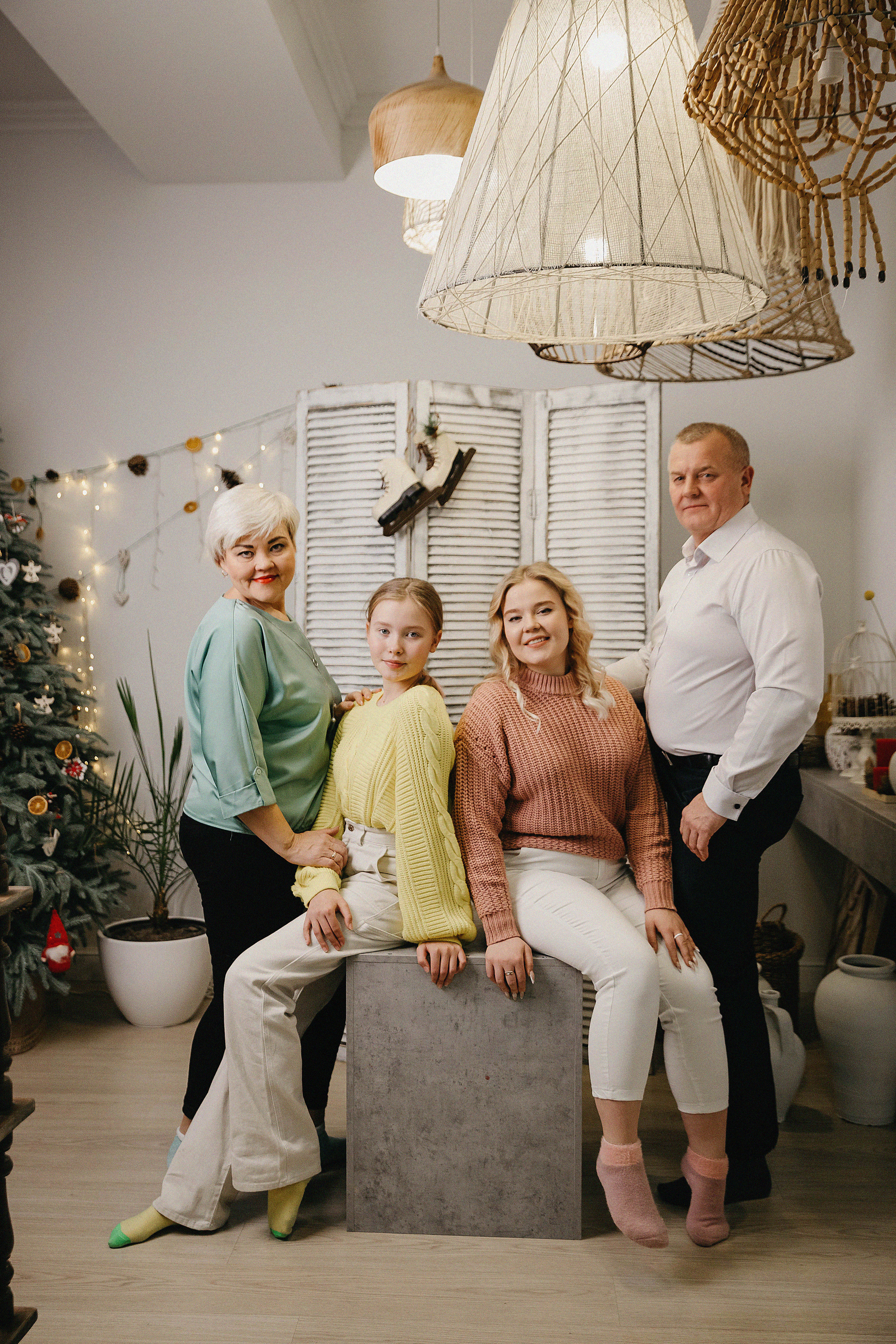 Семейная фотосессия в фотостудии Пространство. Свадебный, семейный и портретный фотограф в Алматы, Костанай