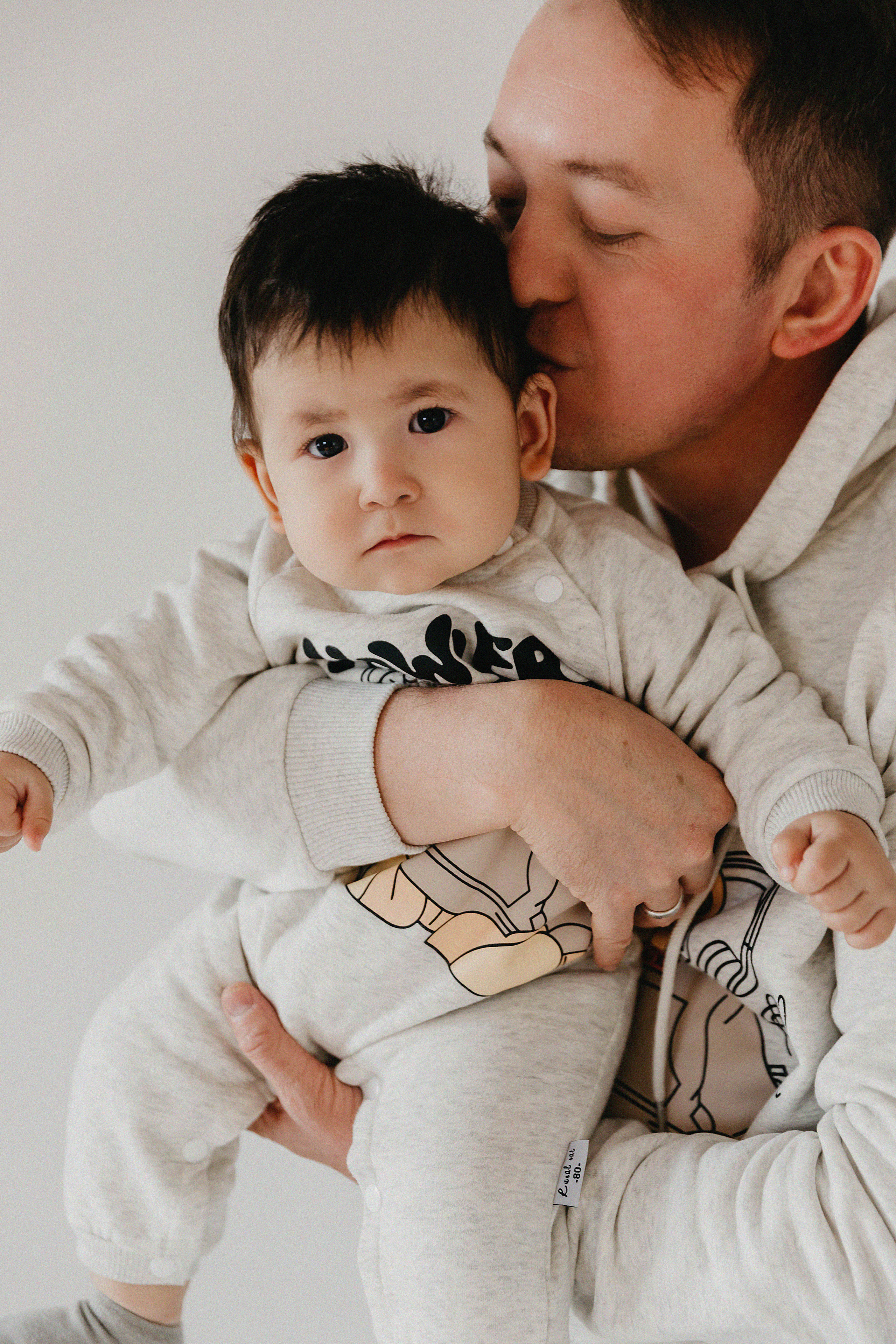 Семейная фотосессия в фотостудии Пространство. Свадебный, семейный и портретный фотограф в Алматы, Костанай