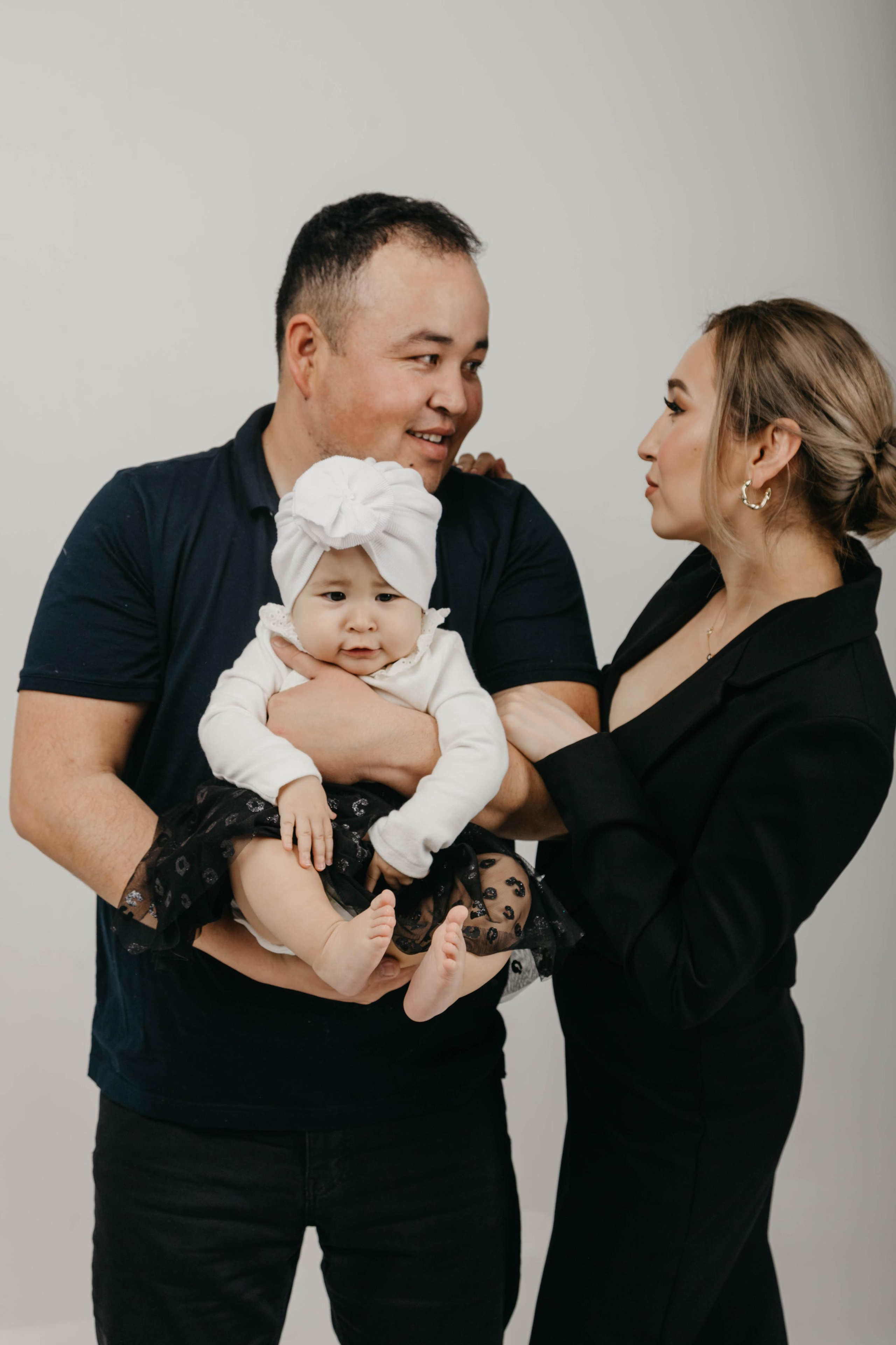 Семейная фотосессия Нурзата, Айшы и прицессы Айганым. Свадебный, семейный и портретный фотограф в Алматы, Костанай