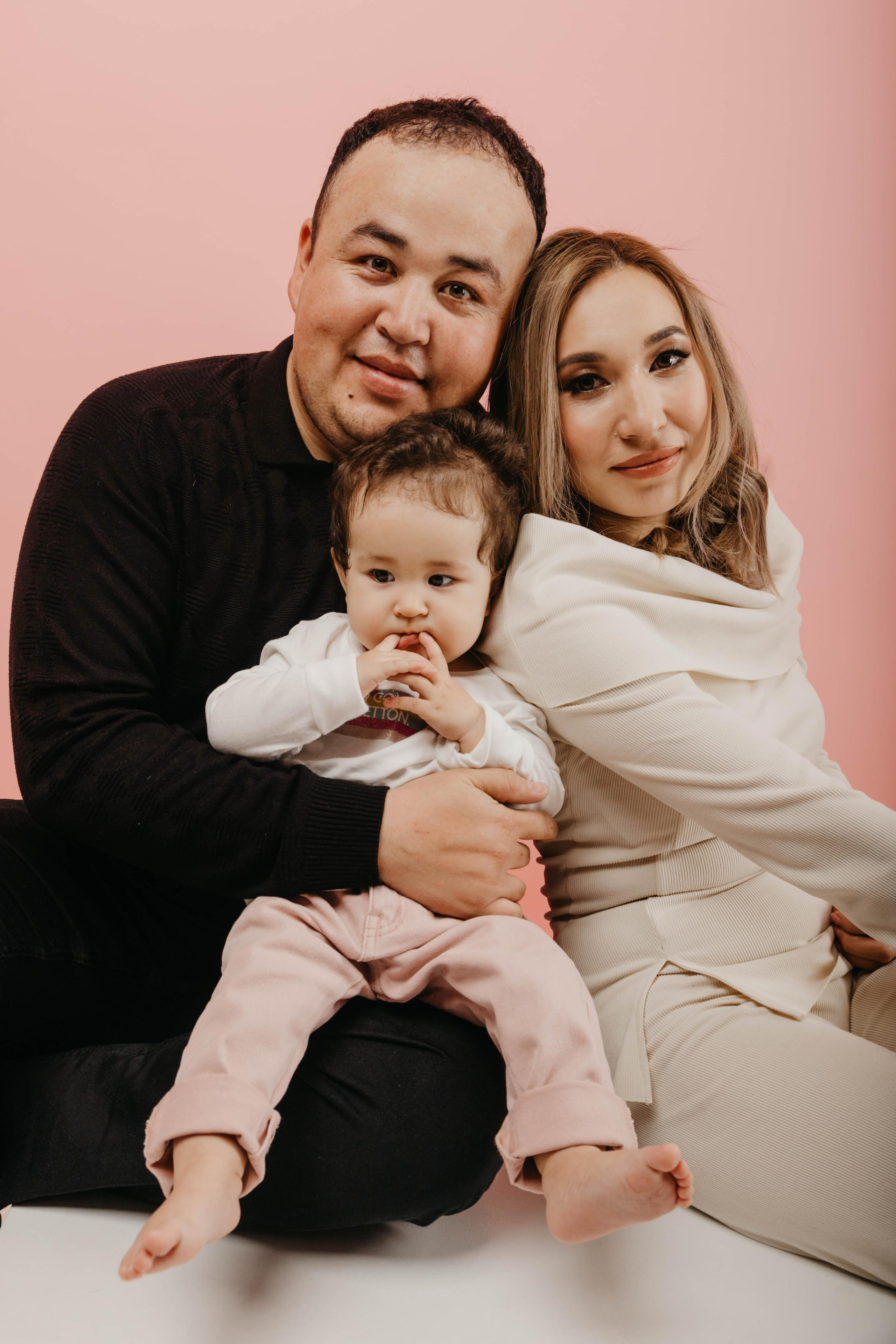 Семейная фотосессия Нурзата, Айшы и прицессы Айганым. Свадебный, семейный и портретный фотограф в Алматы, Костанай