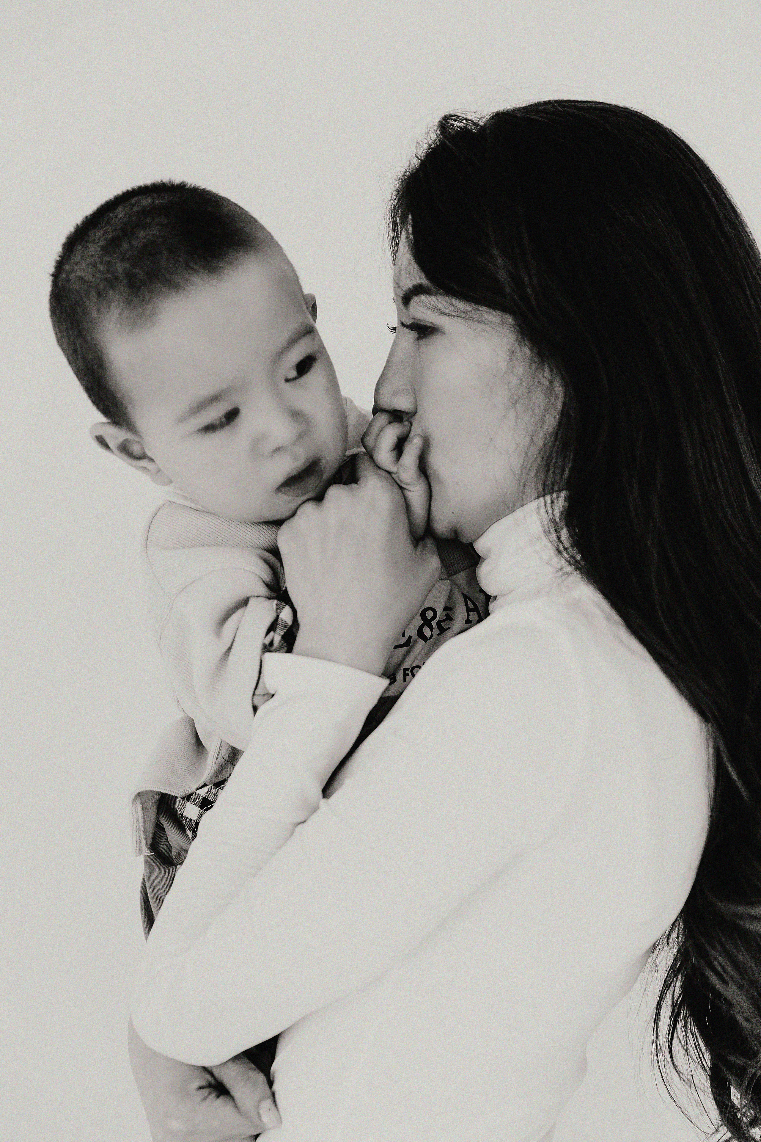 Фотосессия Замиры и Рамазана в фотостудии Пространство. Свадебный, семейный и портретный фотограф в Алматы, Костанай