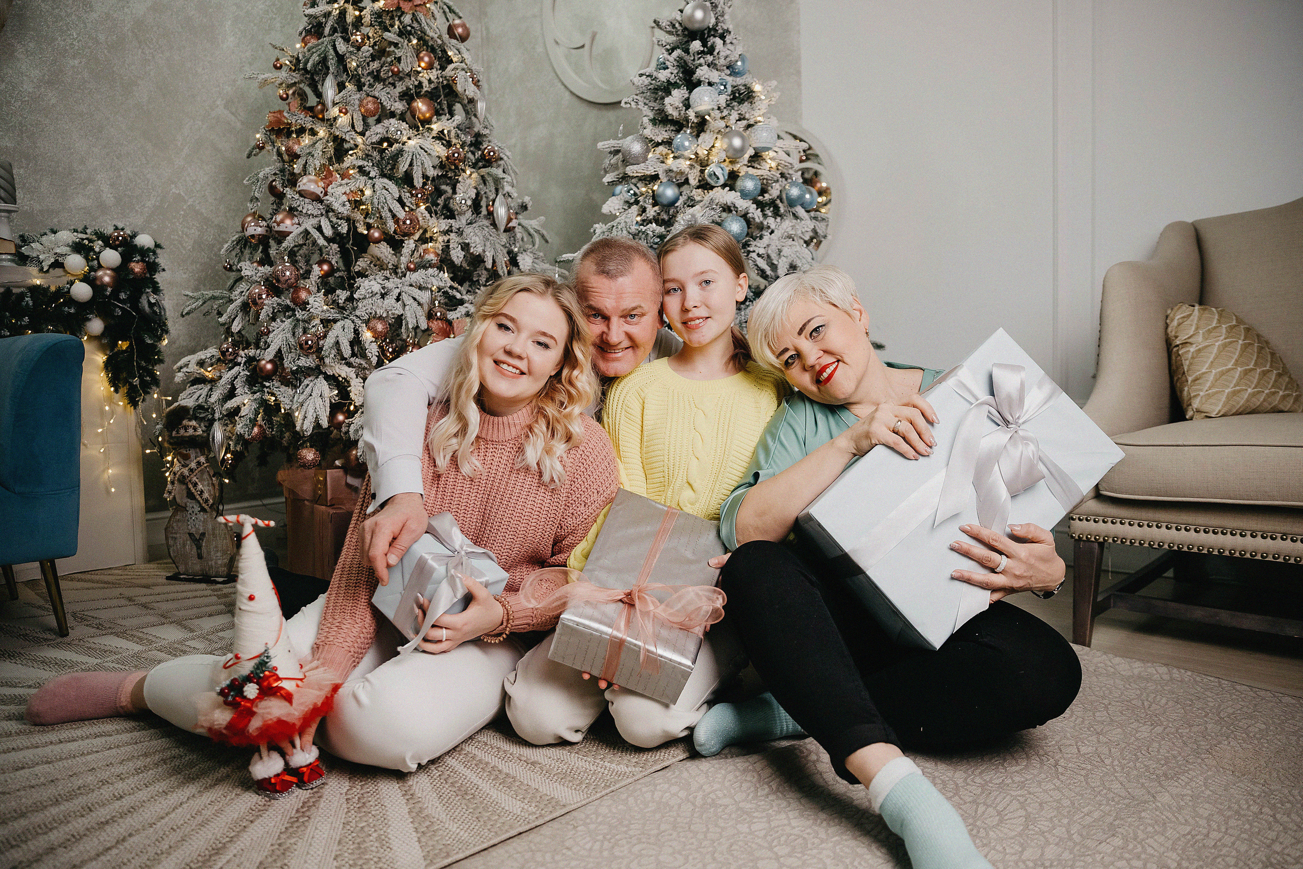 Семейная фотосессия в фотостудии Пространство. Свадебный, семейный и портретный фотограф в Алматы, Костанай