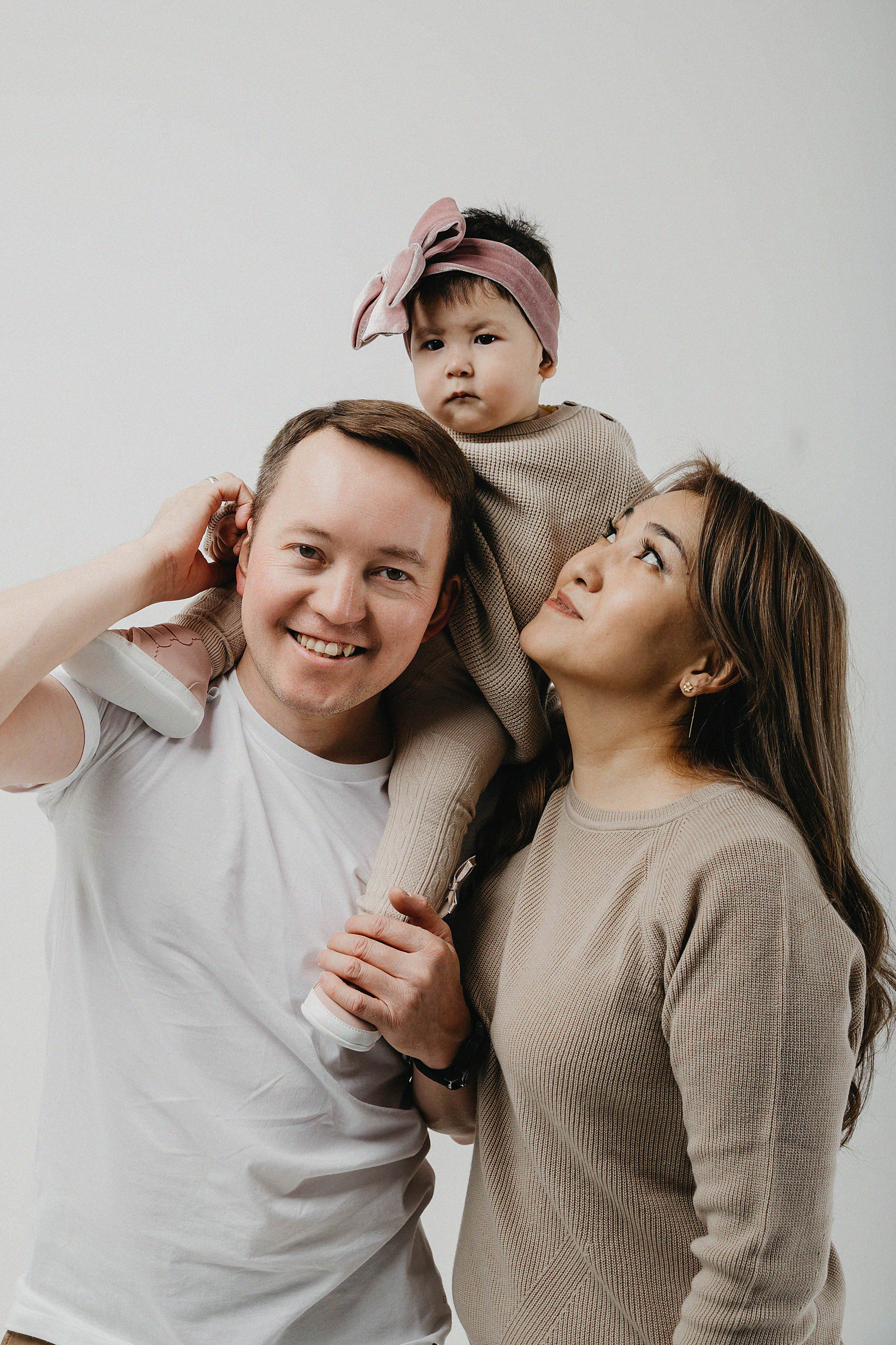 Семейная фотосессия в фотостудии Пространство. Свадебный, семейный и портретный фотограф в Алматы, Костанай