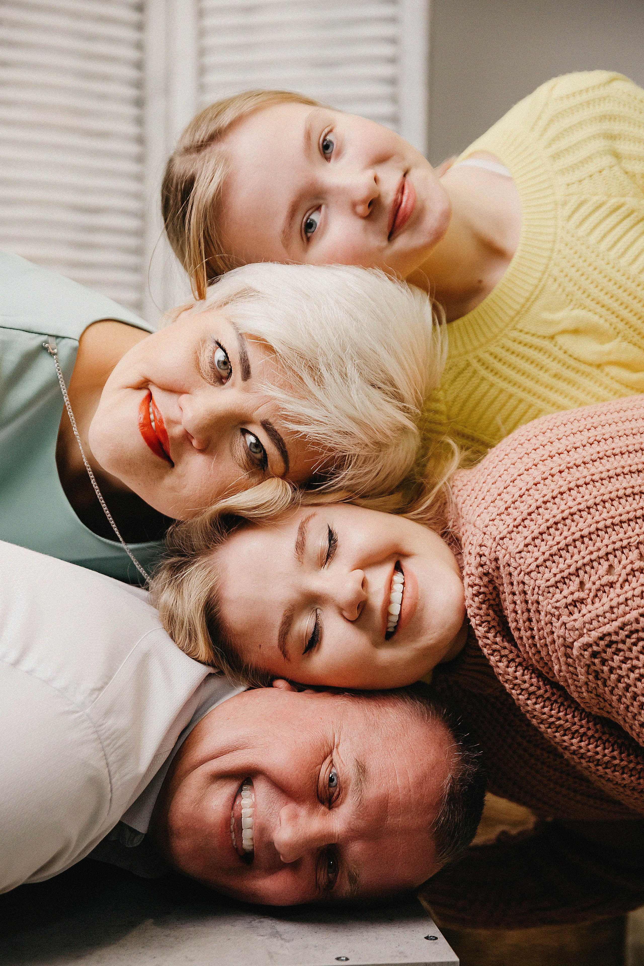 Семейная фотосессия в фотостудии Пространство. Свадебный, семейный и портретный фотограф в Алматы, Костанай