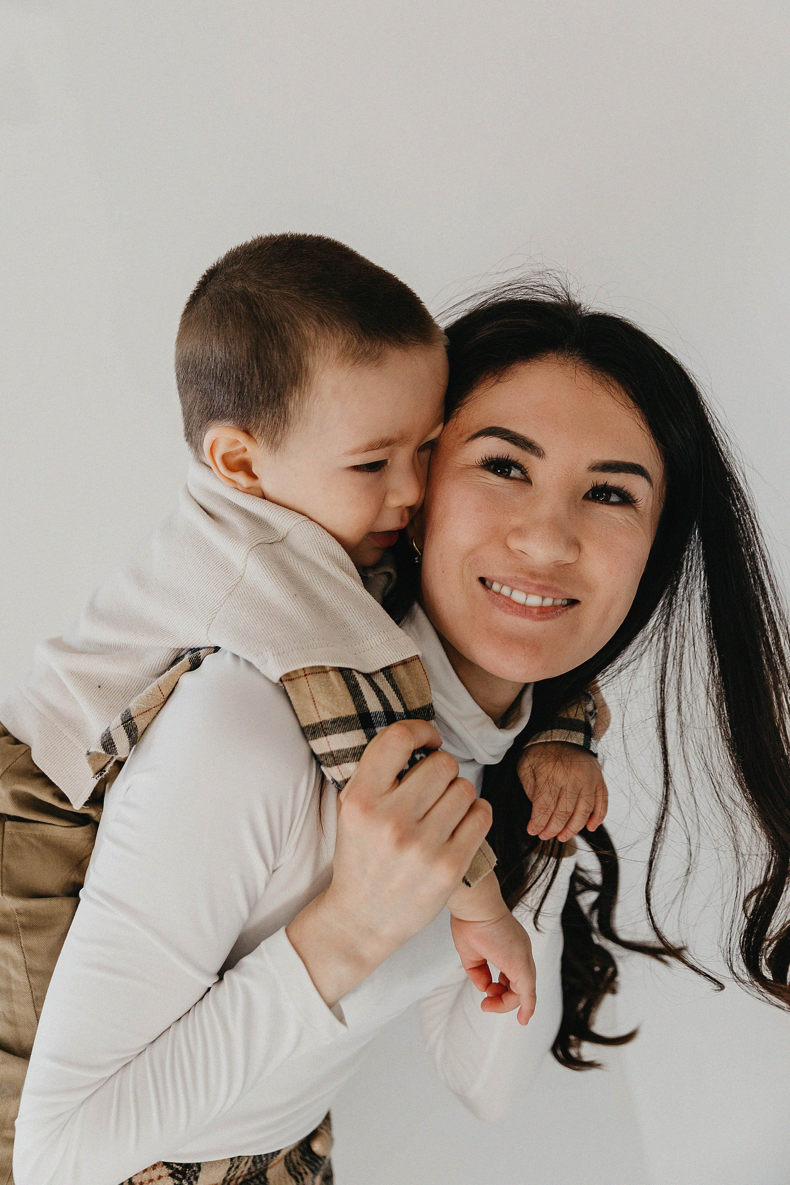 Фотосессия Замиры и Рамазана в фотостудии Пространство. Свадебный, семейный и портретный фотограф в Алматы, Костанай