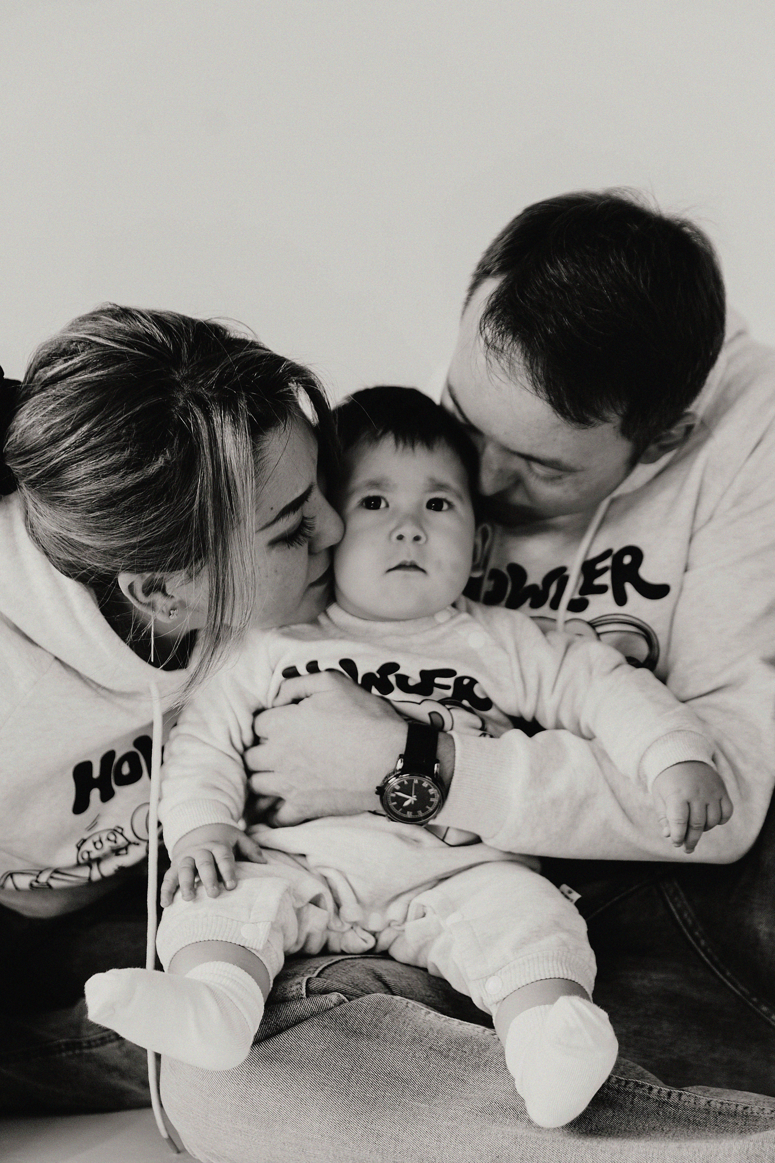 Семейная фотосессия в фотостудии Пространство. Свадебный, семейный и портретный фотограф в Алматы, Костанай