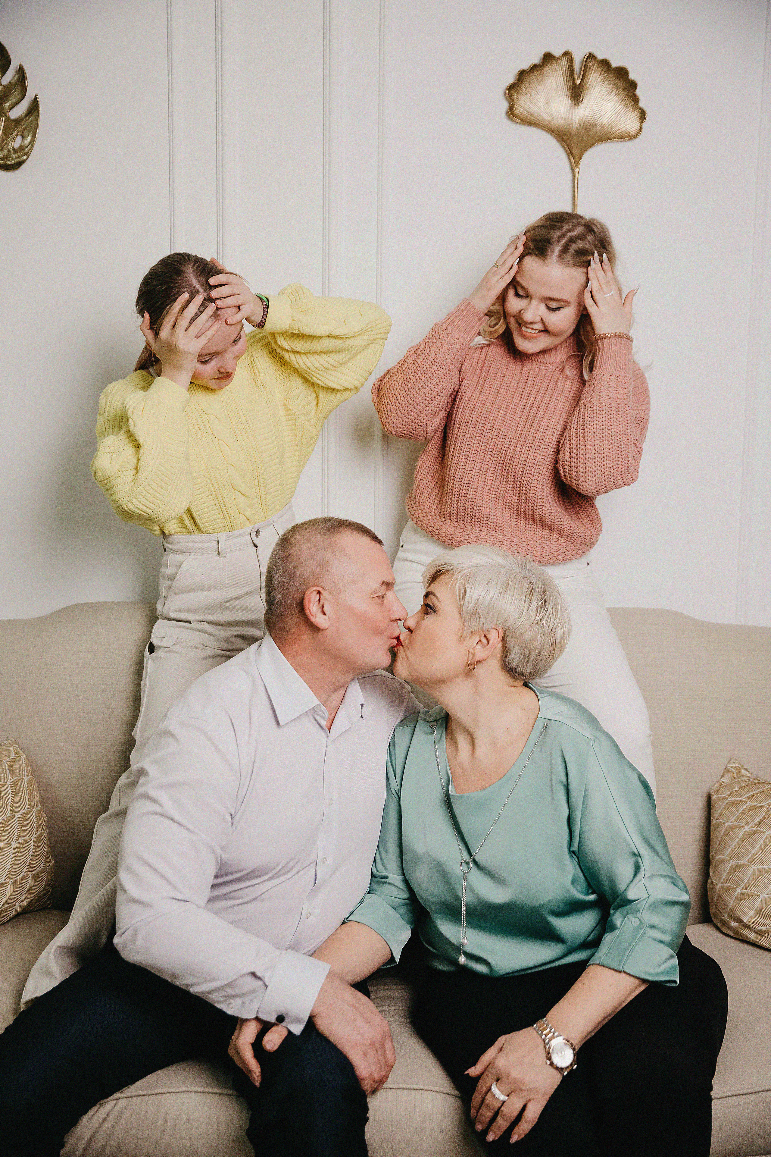 Семейная фотосессия в фотостудии Пространство. Свадебный, семейный и портретный фотограф в Алматы, Костанай