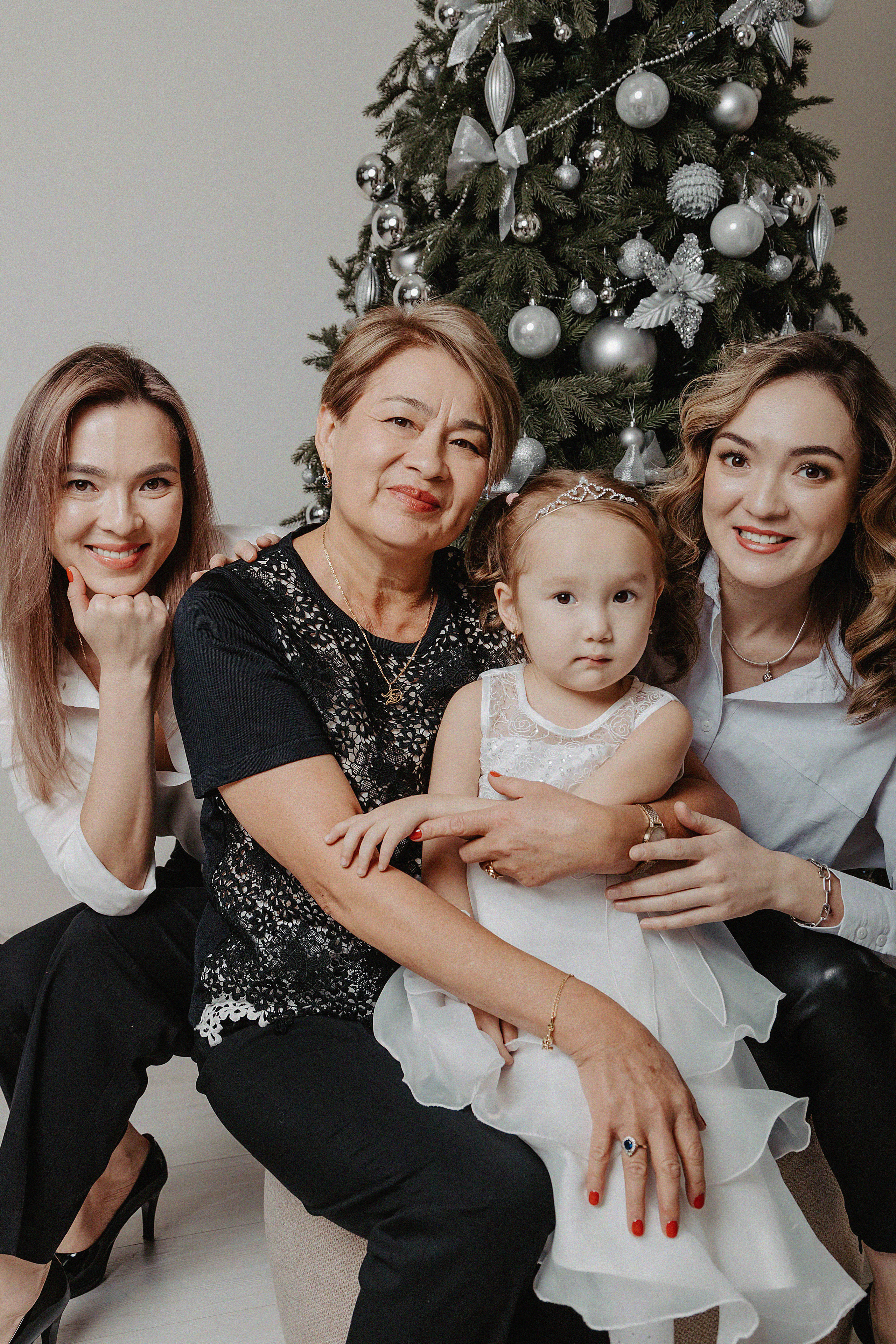 Фотосессия в фотостудии Пространство. Свадебный, семейный и портретный фотограф в Алматы, Костанай