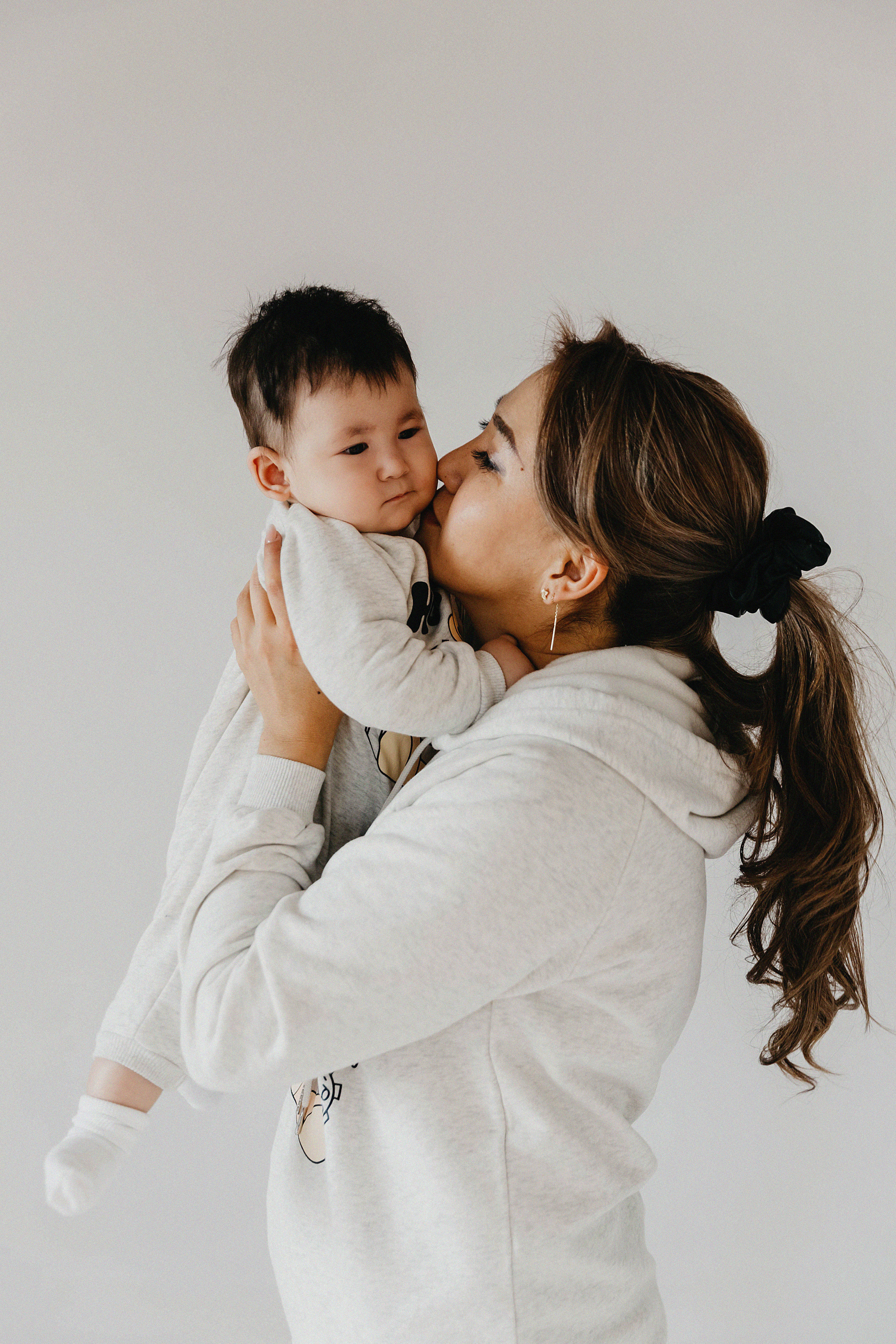 Семейная фотосессия в фотостудии Пространство. Свадебный, семейный и портретный фотограф в Алматы, Костанай