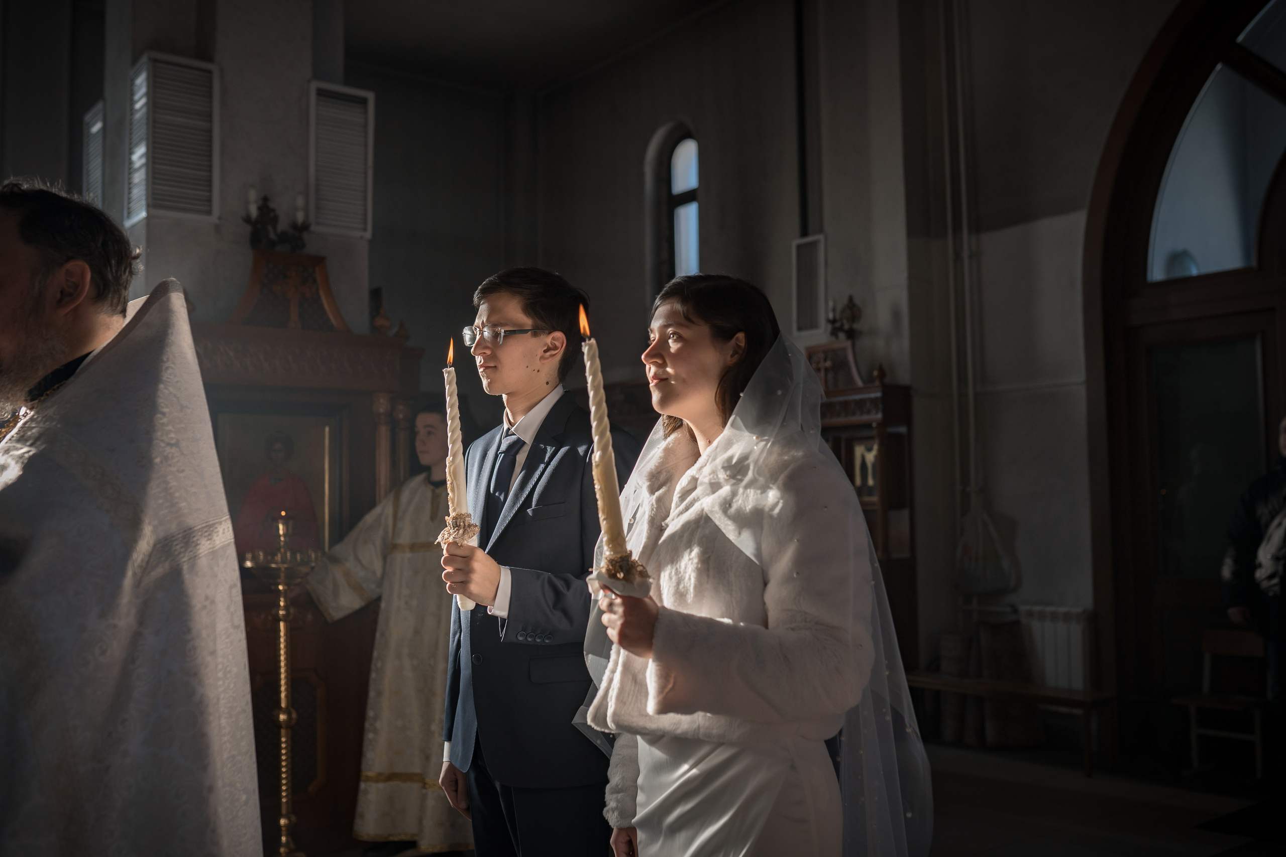 крещение венчание фотограф на венчание фотограф на крещение невеста свадьба обручальное кольцо медовый месяц православие венчание молодожены