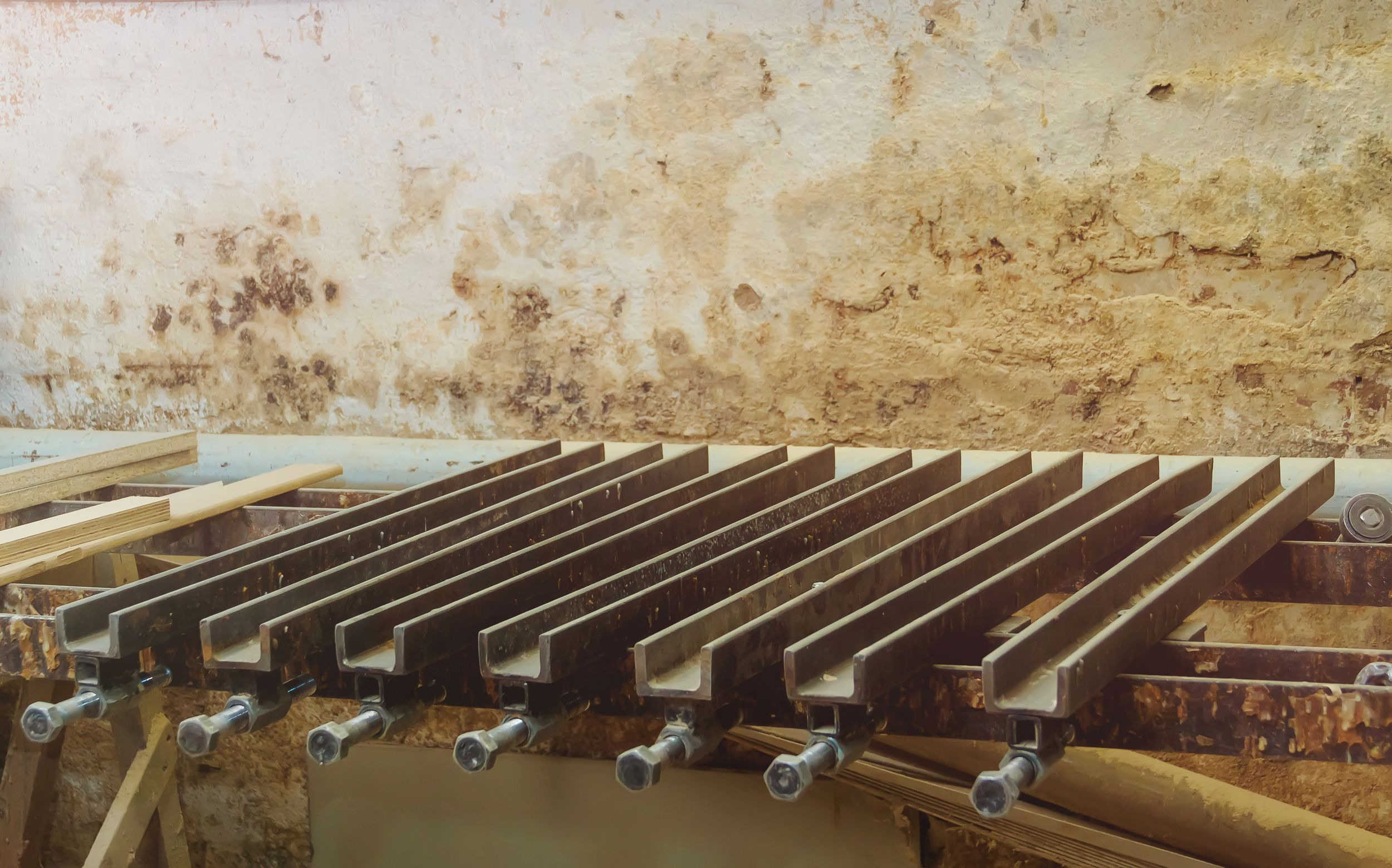 В столярной мастерской. Свадебный и семейный фотограф в Томске Максим Бейков