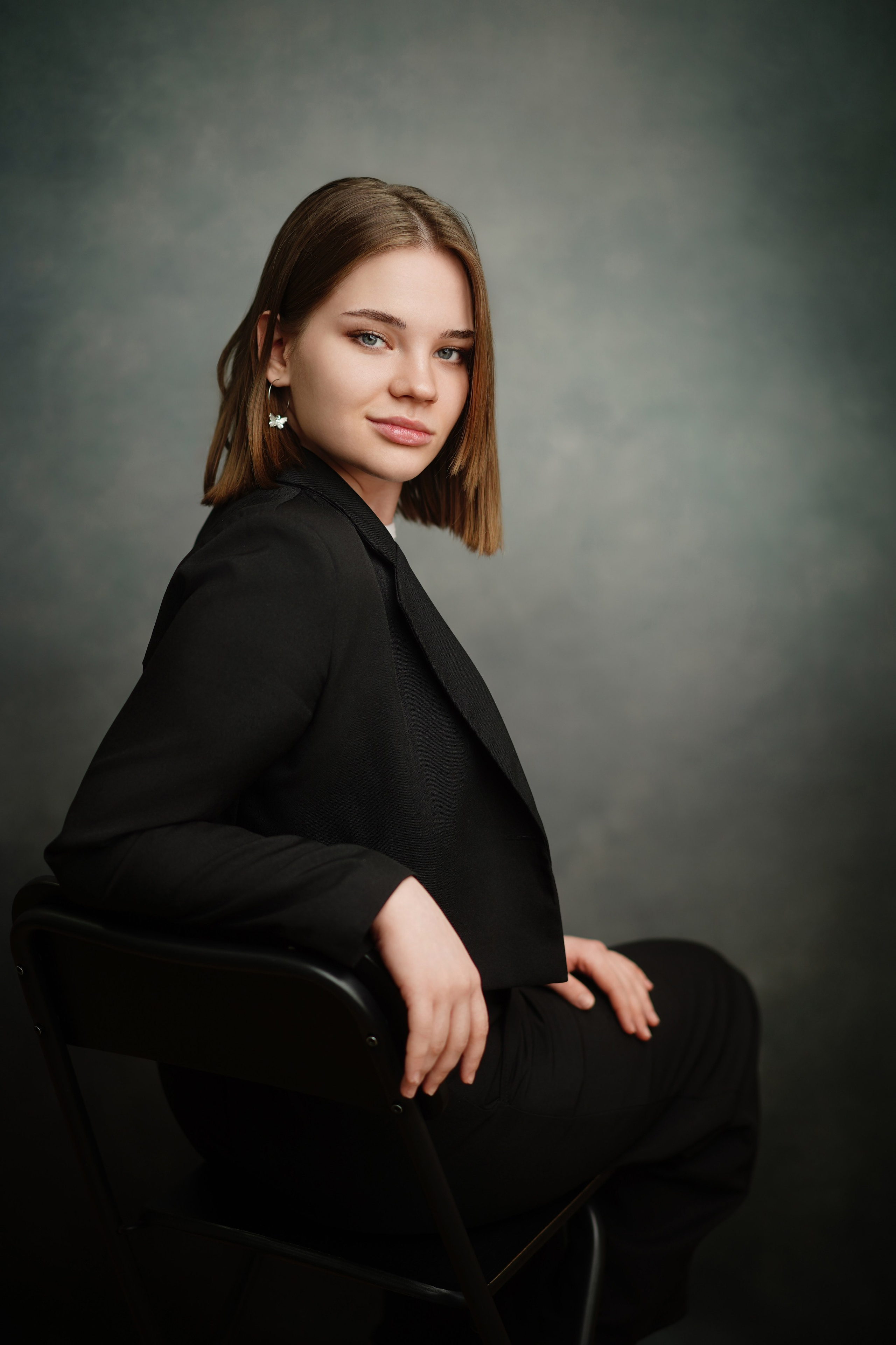 Стиль портрета в студии. GOTRA — выпускные альбомы в Тюмени