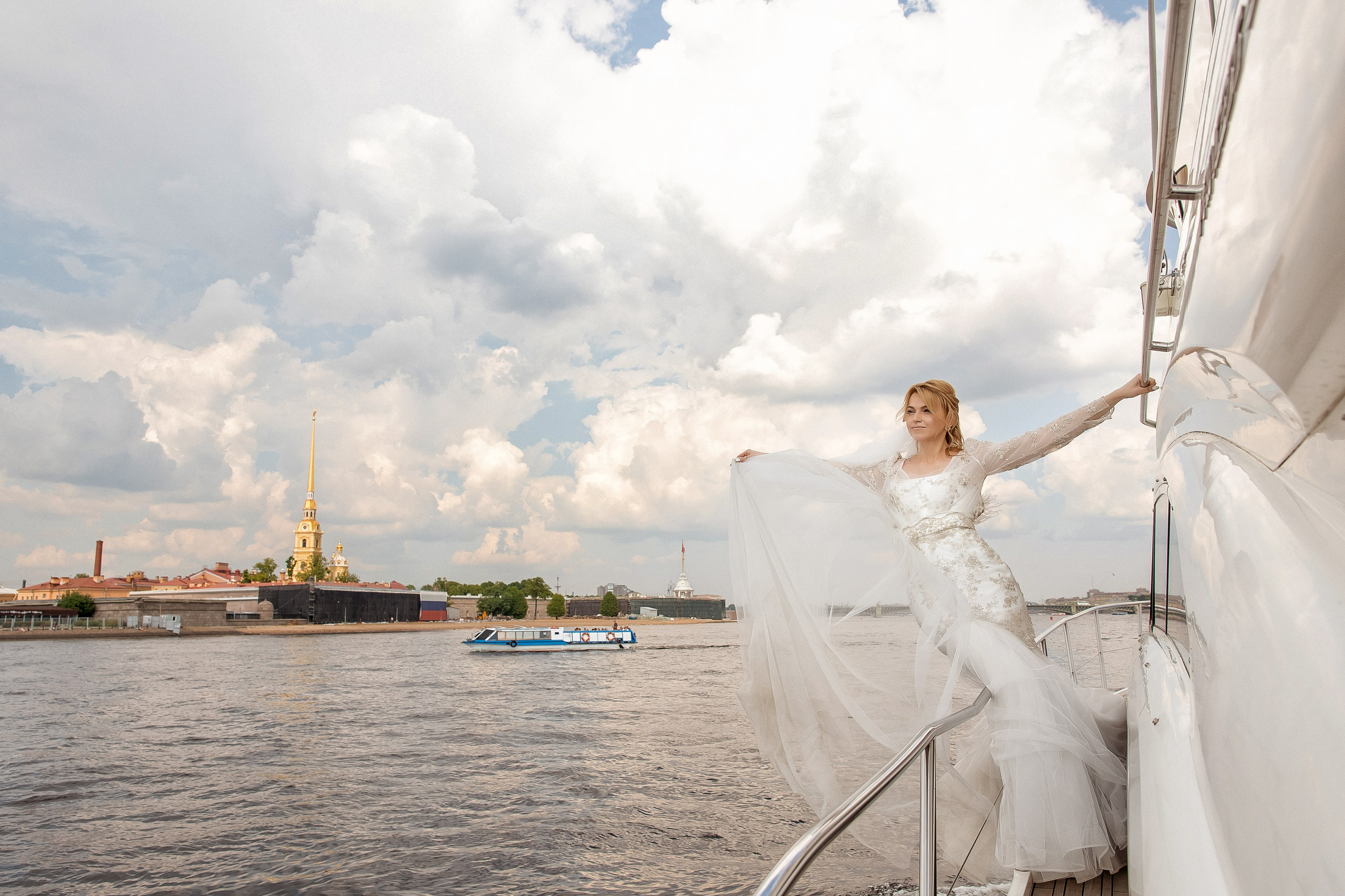 Свадебная фотосессия на яхте. Свадебный и семейный фотограф Алексей Аверин