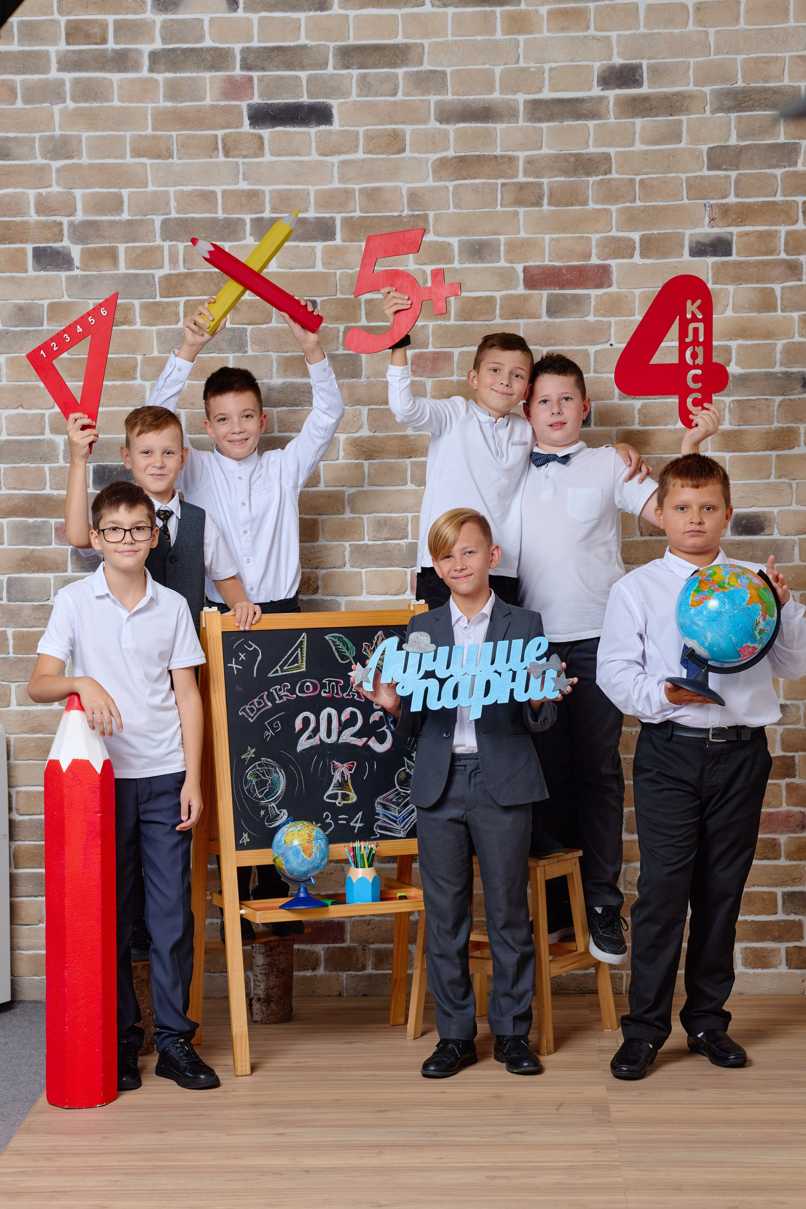 Сьемка 4 класса в студии на Выпускной Альбом. Фотограф Выпускные альбомы Таганрог Сергей Коробченко