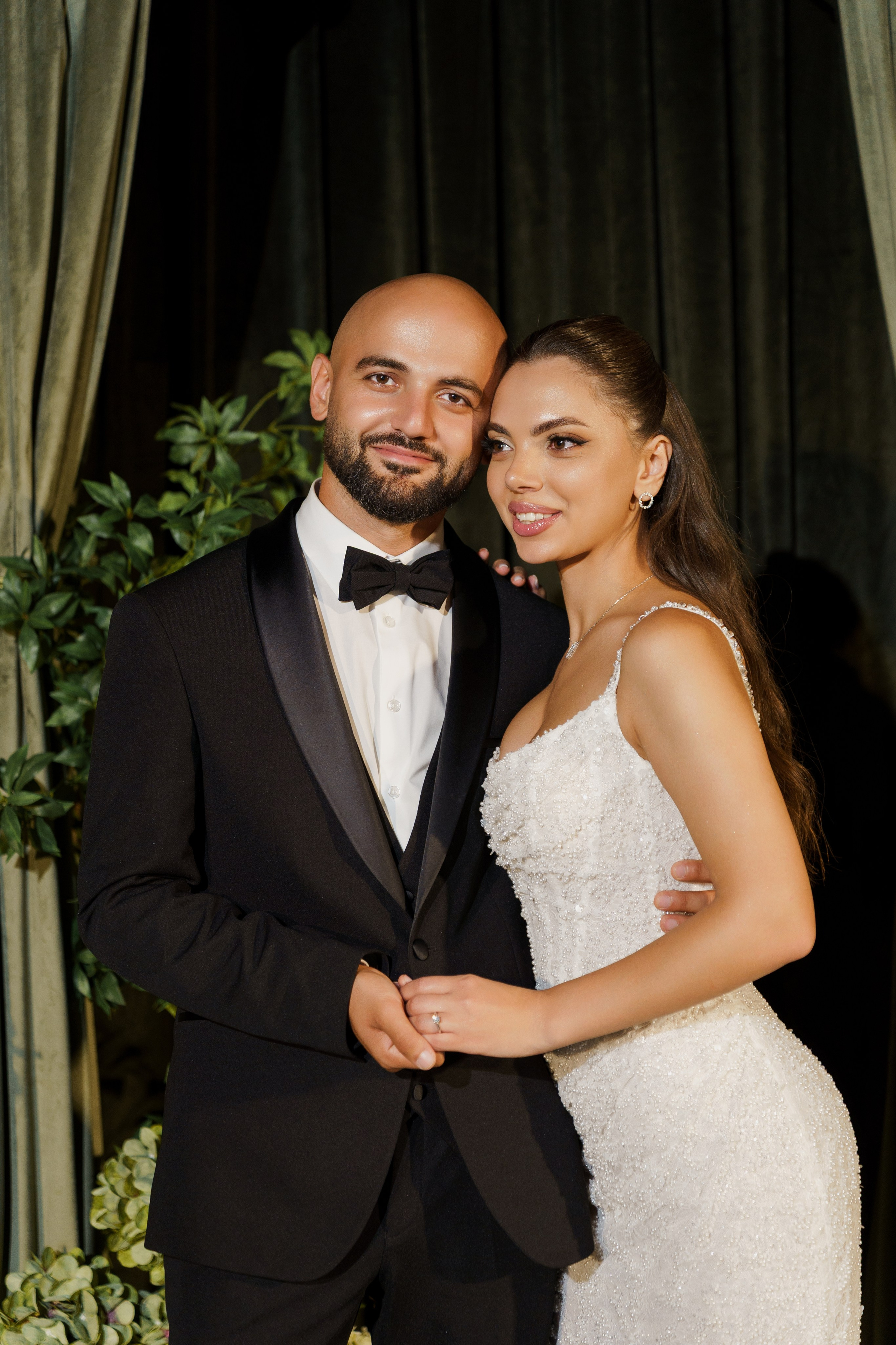 Сватовство в Краснодаре от лучших свадебных фотографов и операторов ТВИНС СТУДИО. ТВИНС СТУДИО — лучшие свадебные фотографы и видеографы в Краснодаре