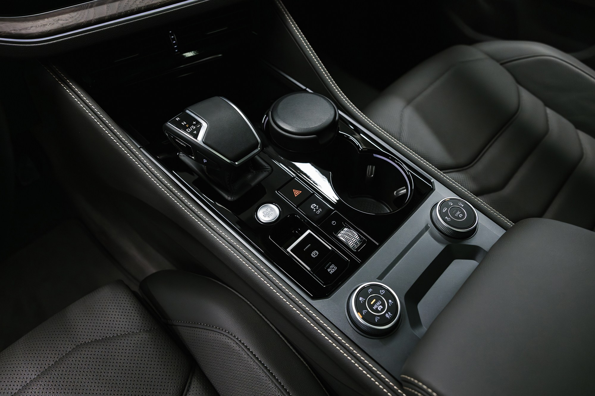 Volkswagen Touareg R-Line 2.0 TSI AT (265 л. с.). Автосалон «Х-Авто»