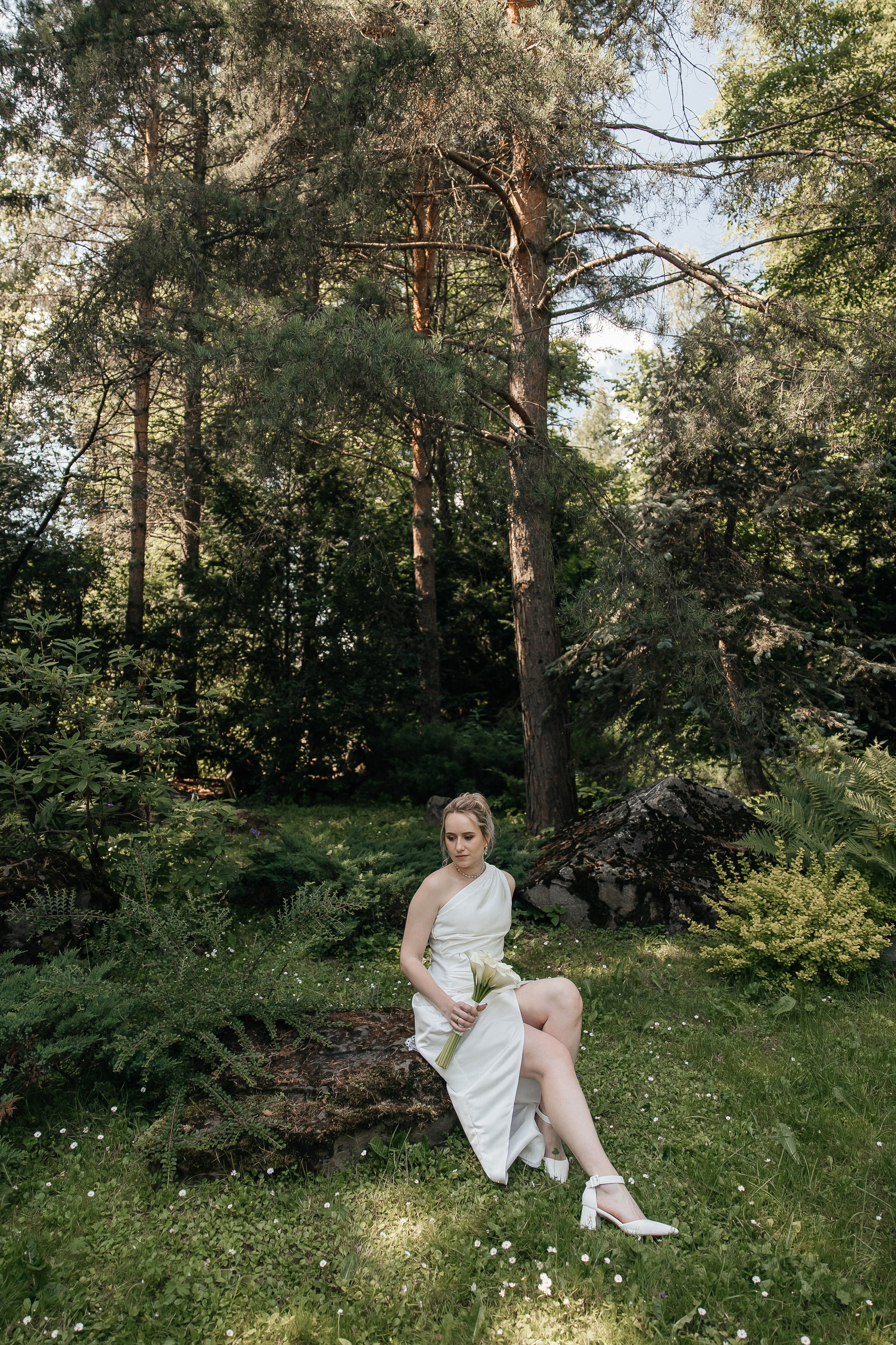 Свадебная фотосессия в Ботаническом саду имени Цицина. Свадебный фотограф в Москве Дарья Олендарёва