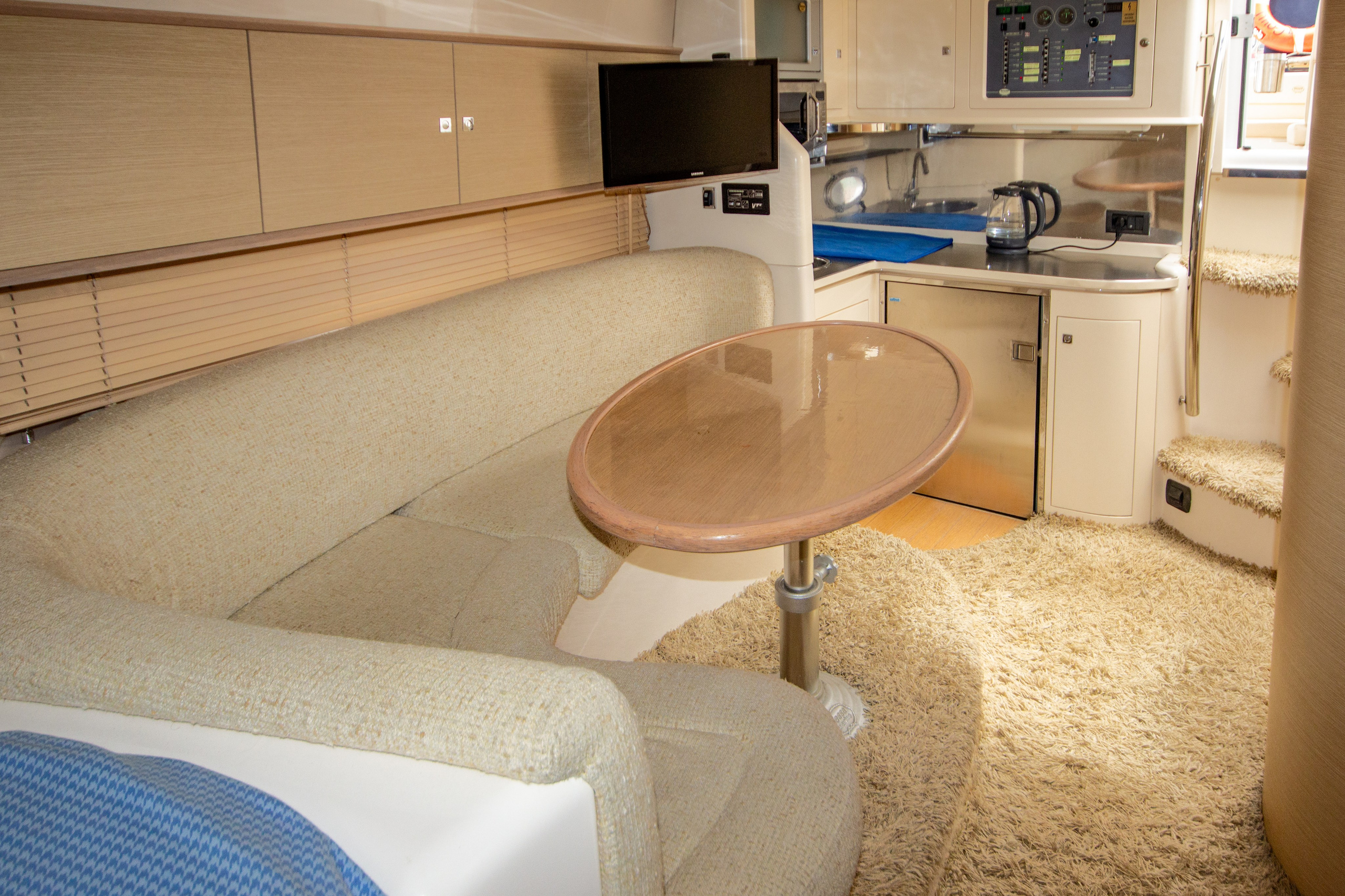 Катер Белуга Аренда Яхты в Сочи Яхтанаморе YACHTNAMORE YACHTANAMORE