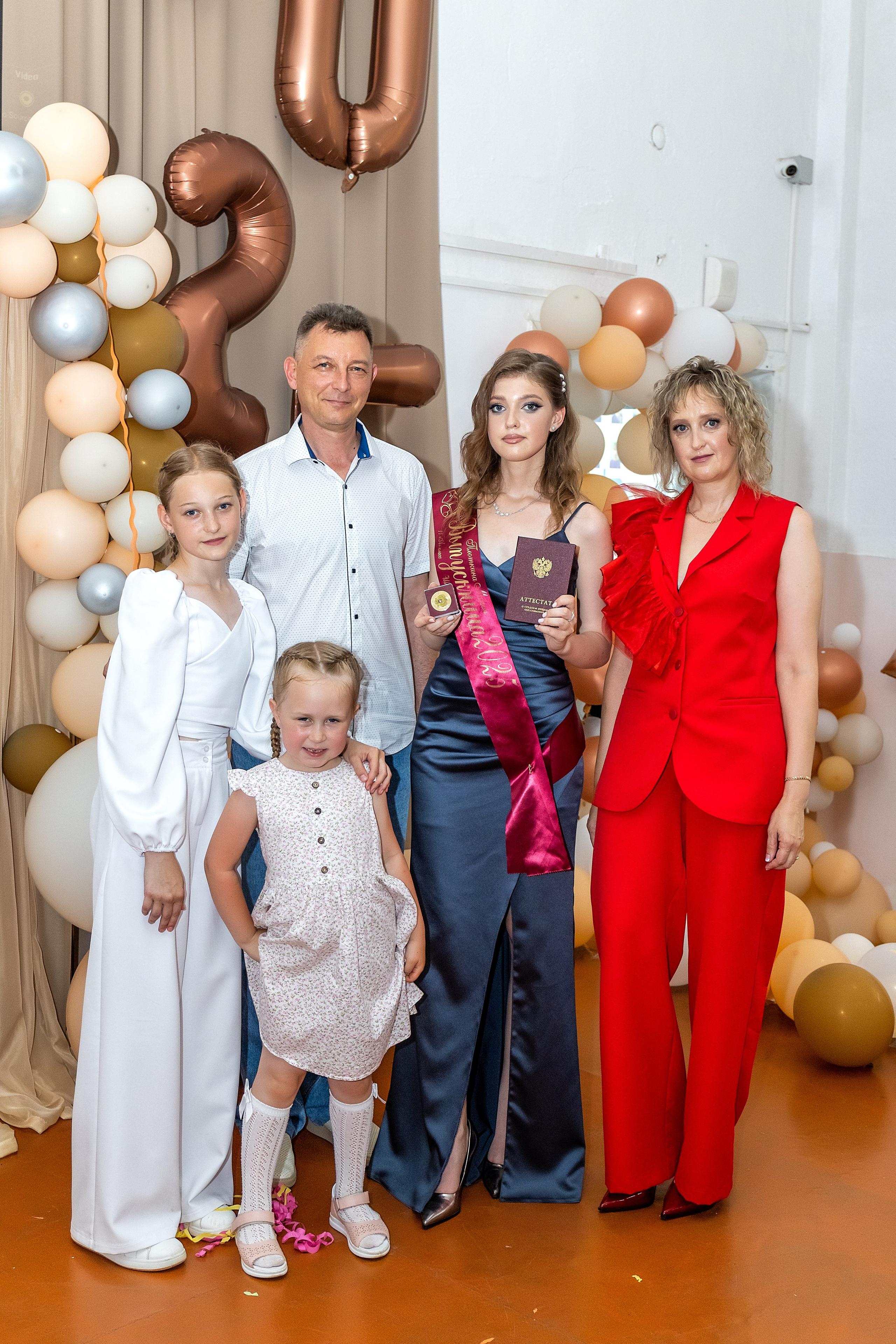 Выпускной. Школа 22, 11 класс. Стильный выпускной альбом Владивосток фотограф Вероника Мигачева