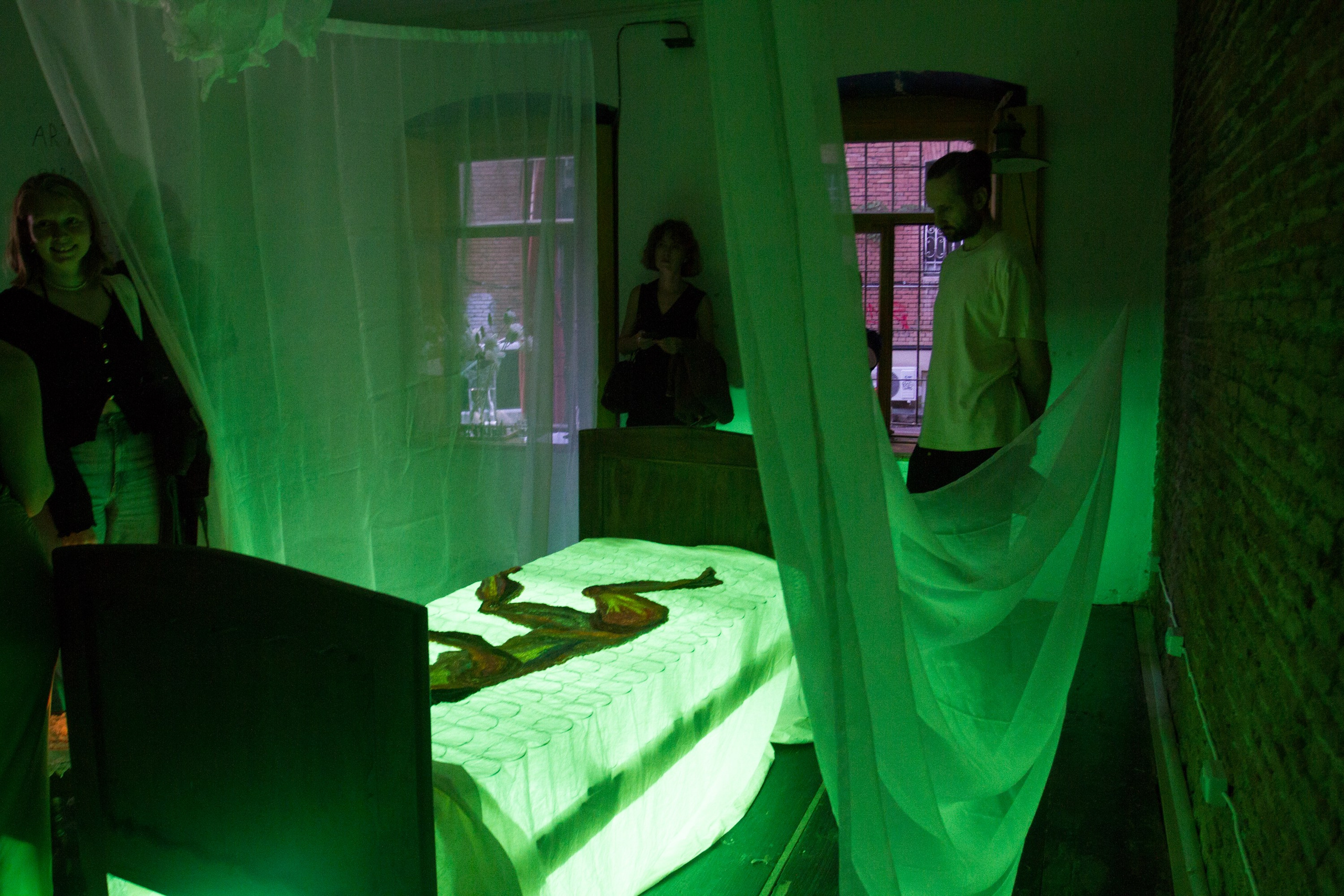 Выставка комната художницы, тотальная инсталляция. KST