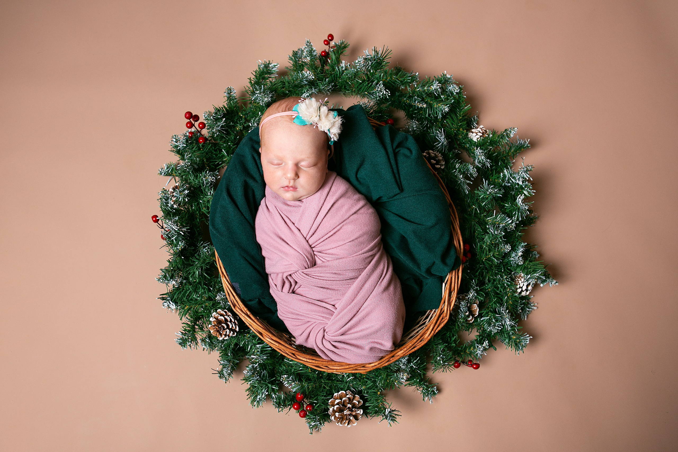 Фотограф новорожденных в Омске. Фотосессия новорожденных. Выезд. Фотограф Наталья Стаг в Омске. Фотографирую в разных стилях в разных студиях, а так же в школах и садах. Печатаю выпускные фотоальбомы