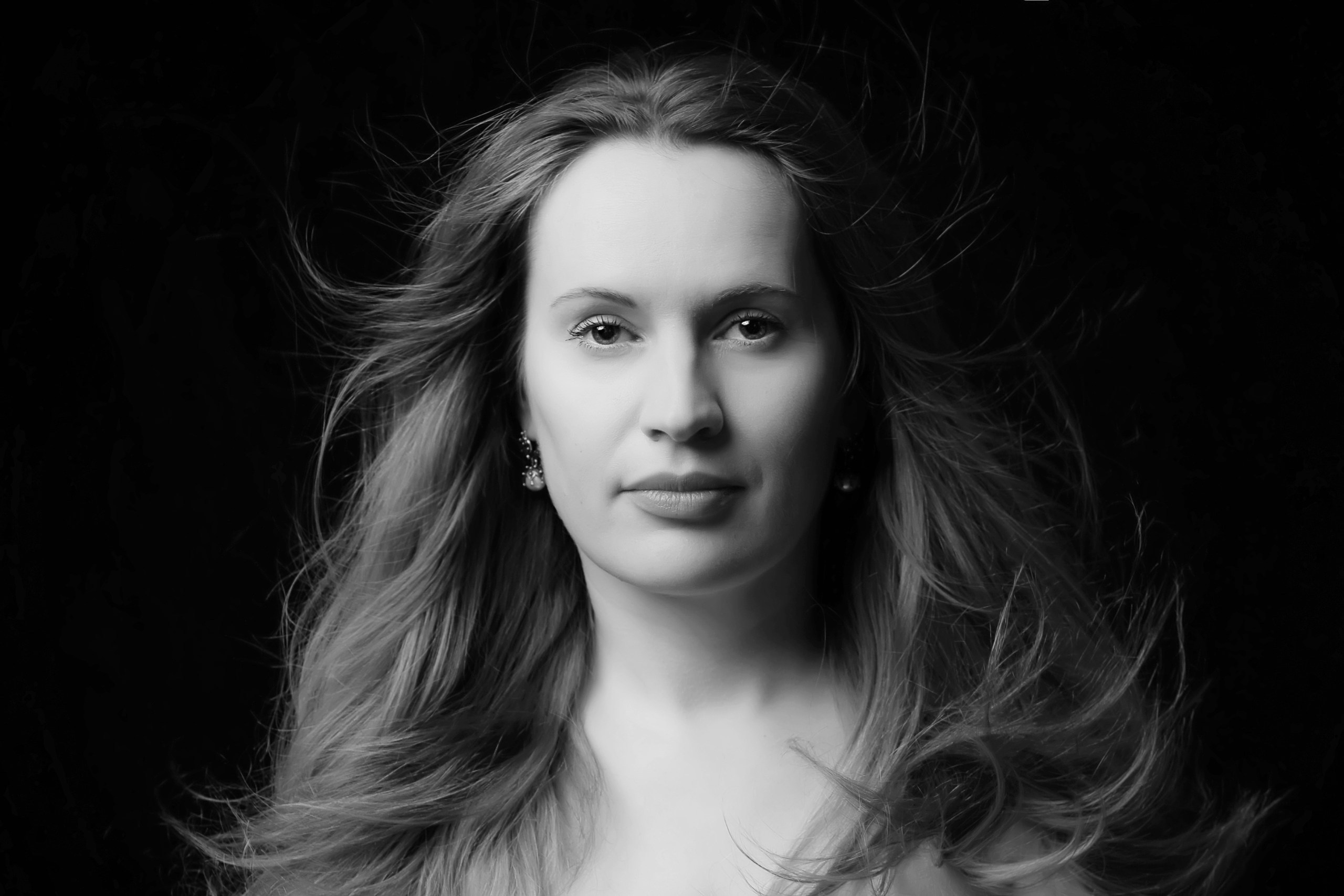 Черно-белый минималистичный портрет | Избранные работы в Санкт-Петербурге. Портретные фотосессии, контент-съемки, репортаж